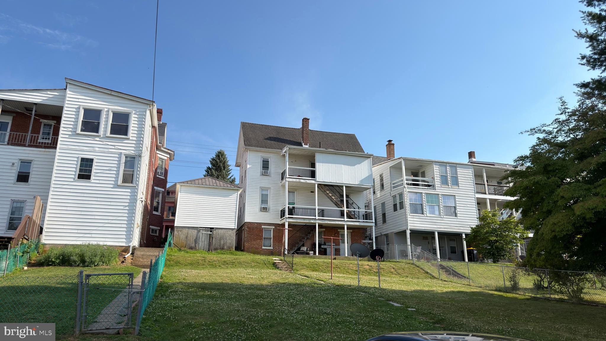 515 W BROADWAY