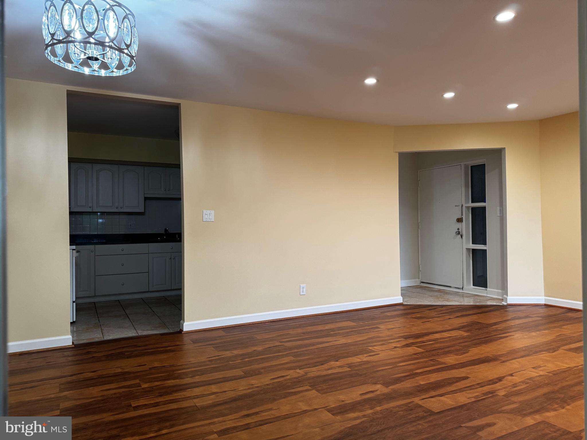 12 STONEHENGE CIRCLE 12-9