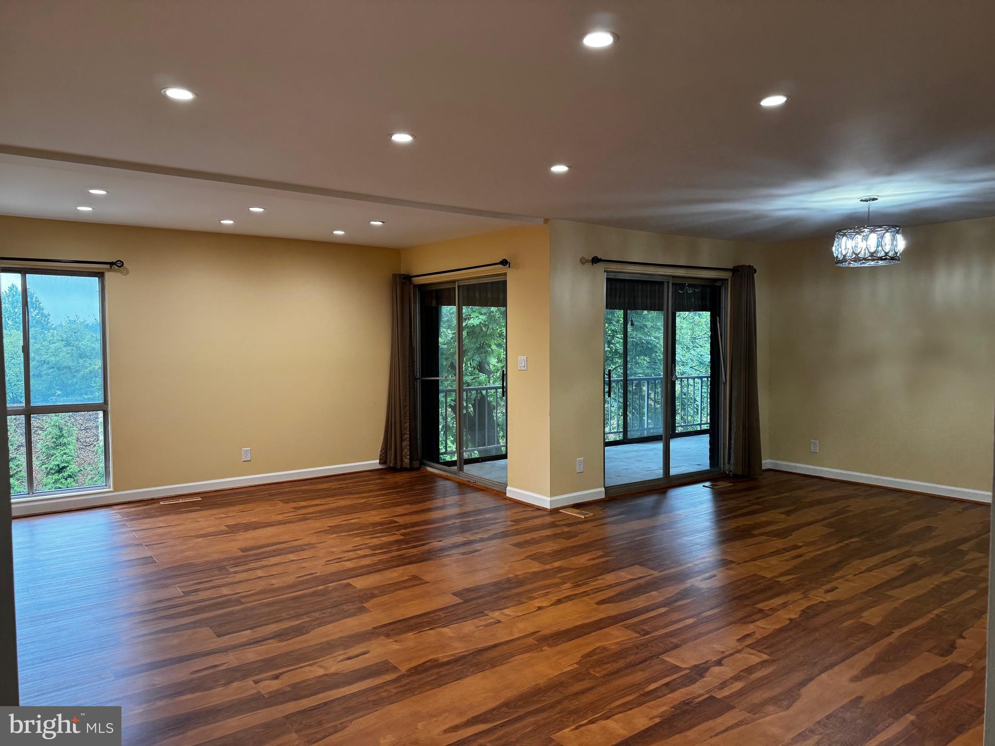 12 STONEHENGE CIRCLE 12-9