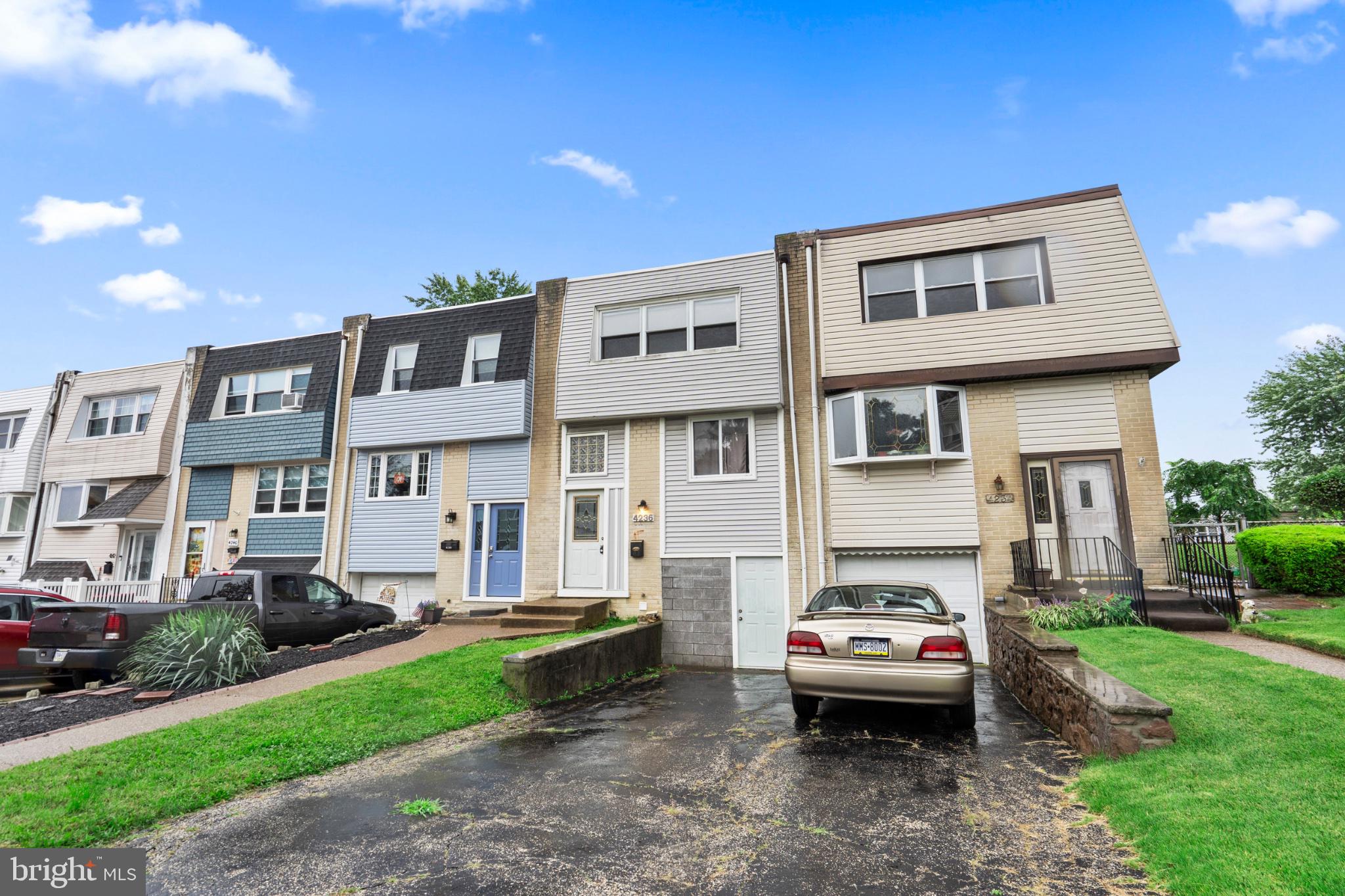 4236 LAWNSIDE ROAD