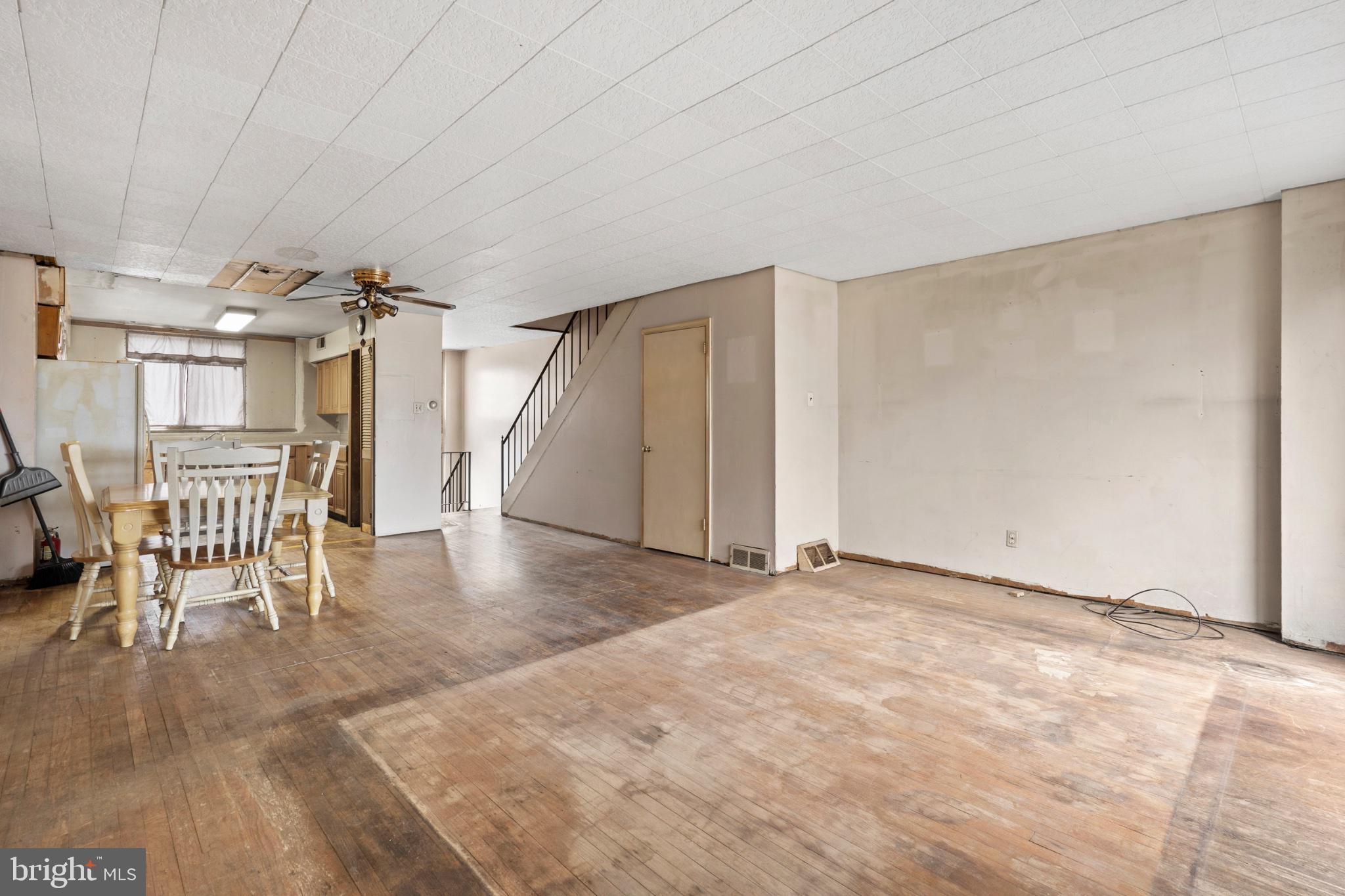 4236 LAWNSIDE ROAD