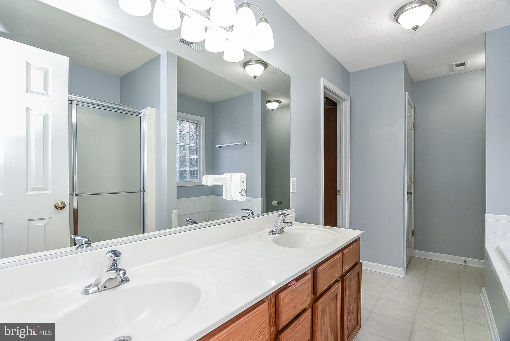 PRESIDENTIAL LAKES - Residential