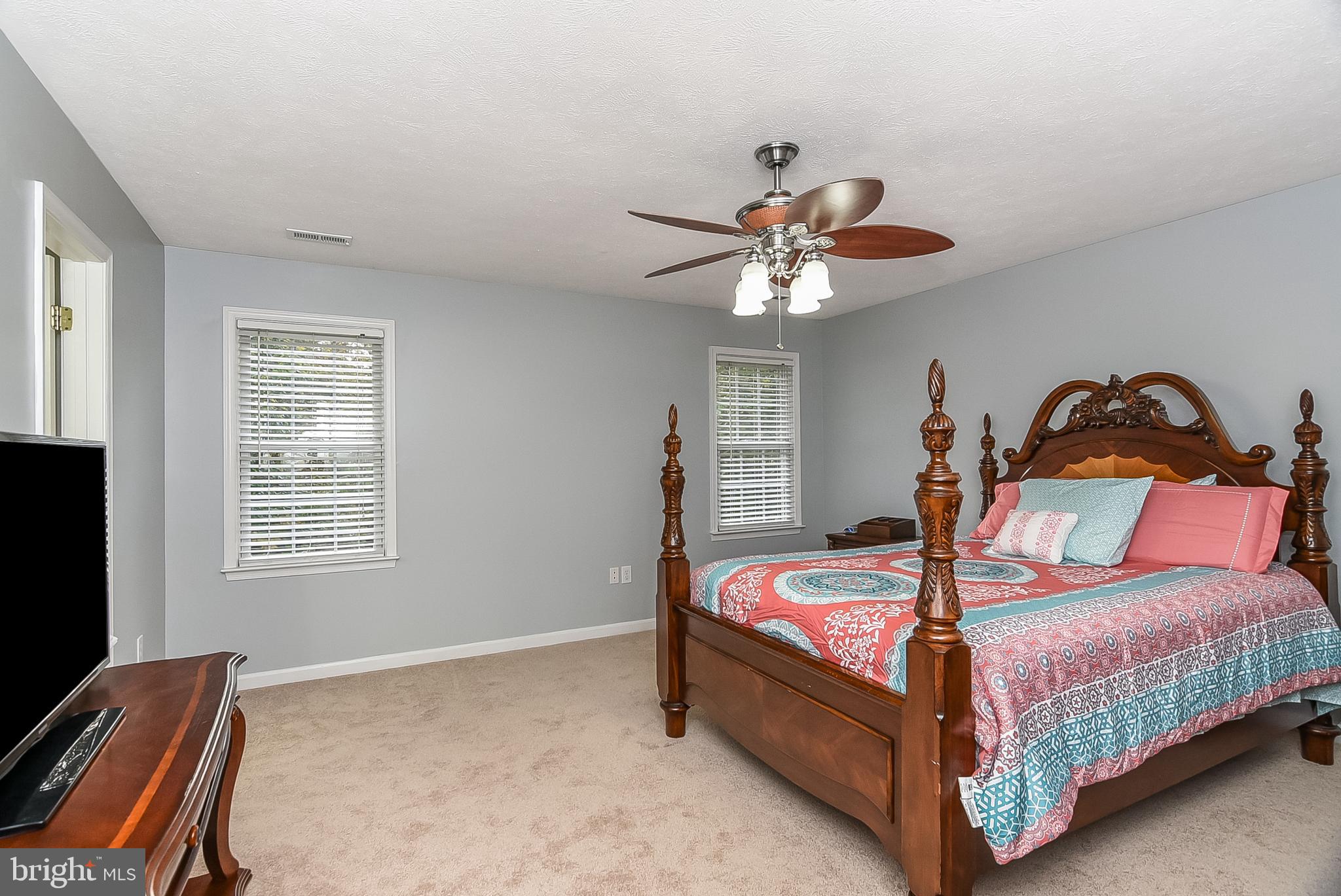 PRESIDENTIAL LAKES - Residential