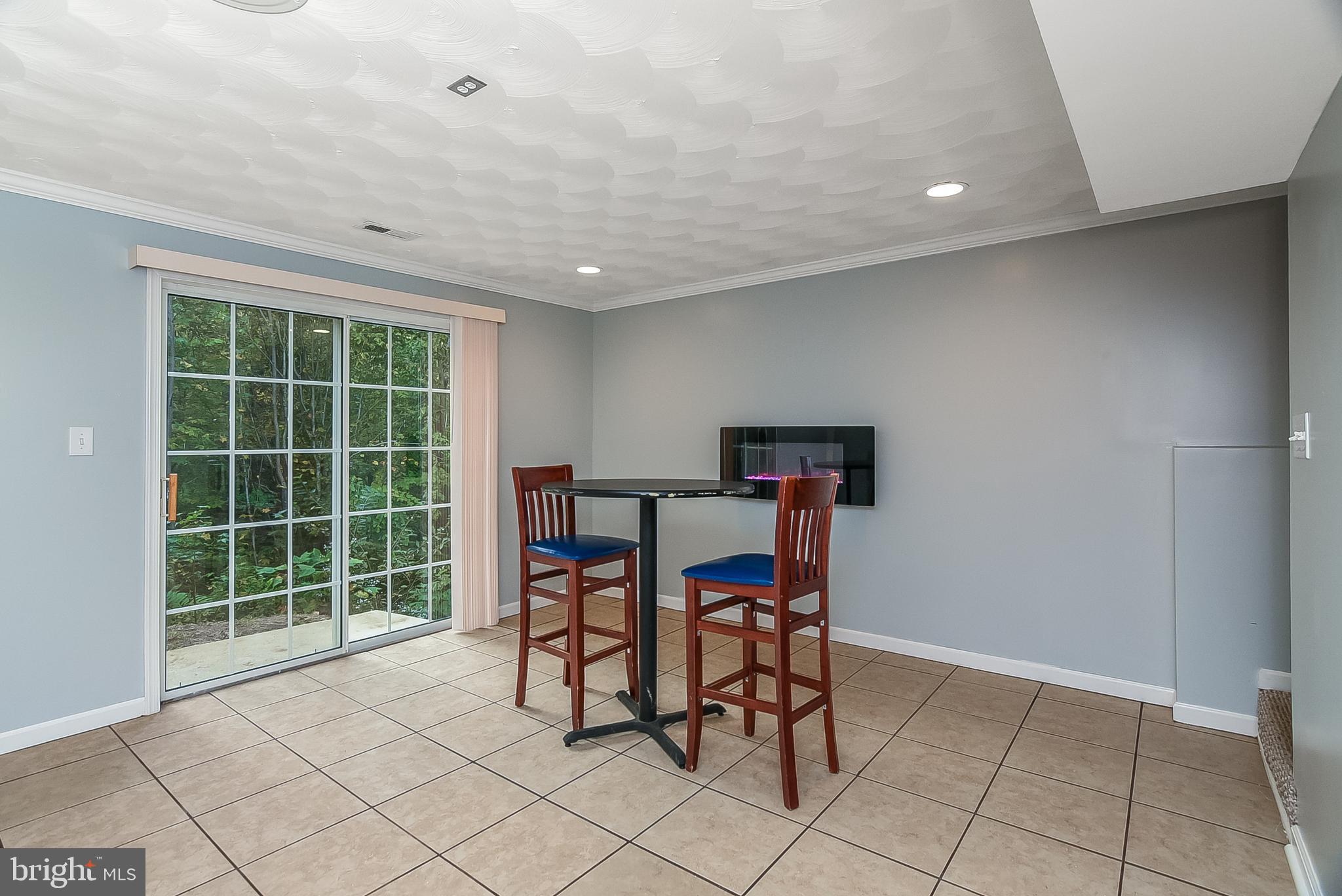 PRESIDENTIAL LAKES - Residential