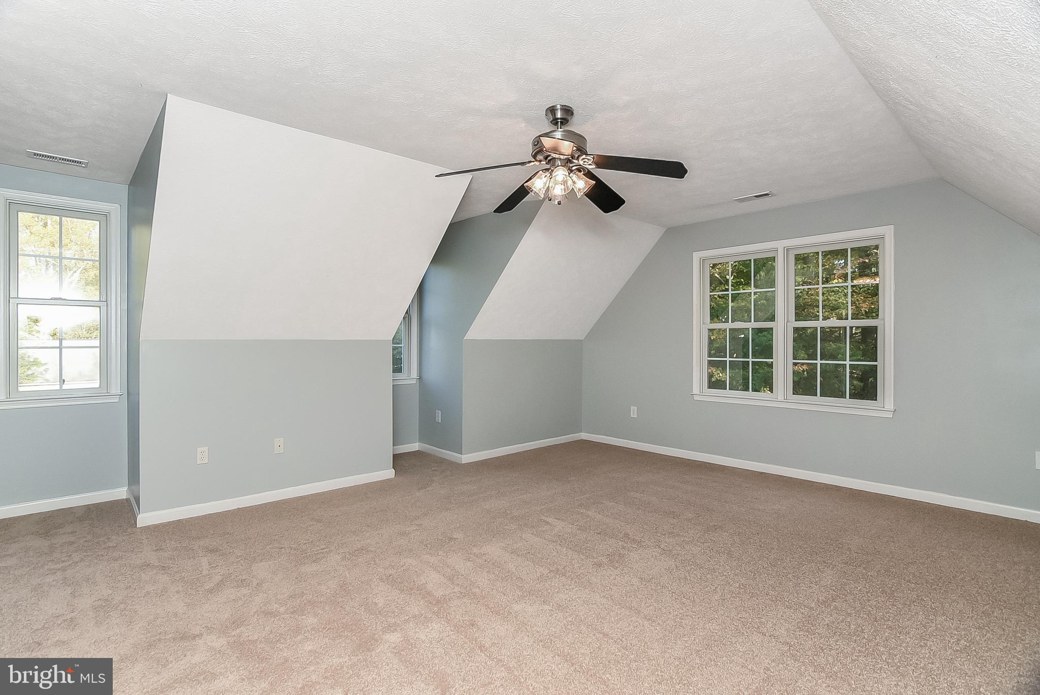 PRESIDENTIAL LAKES - Residential