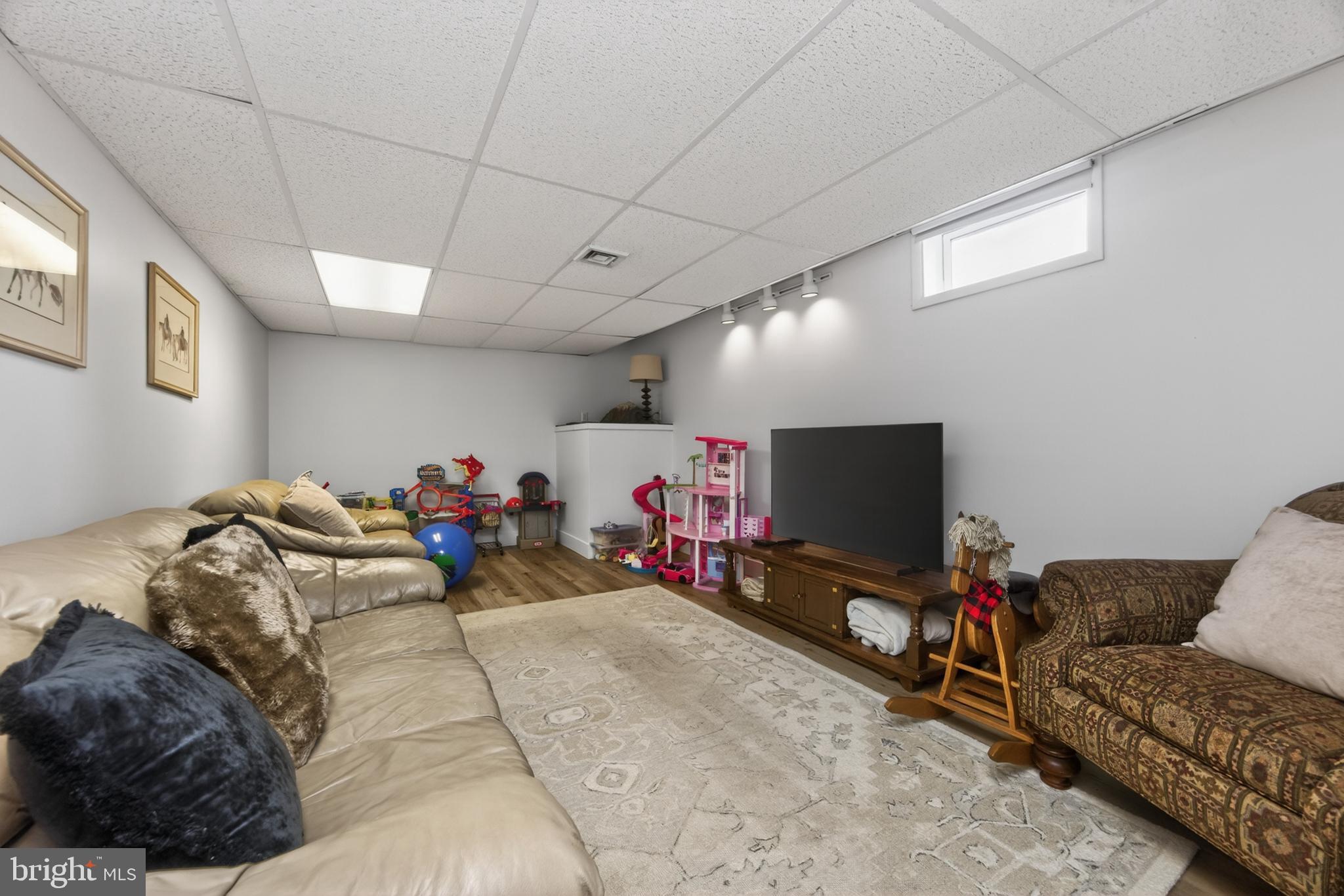 BRANFORD VILLAGE - Residential