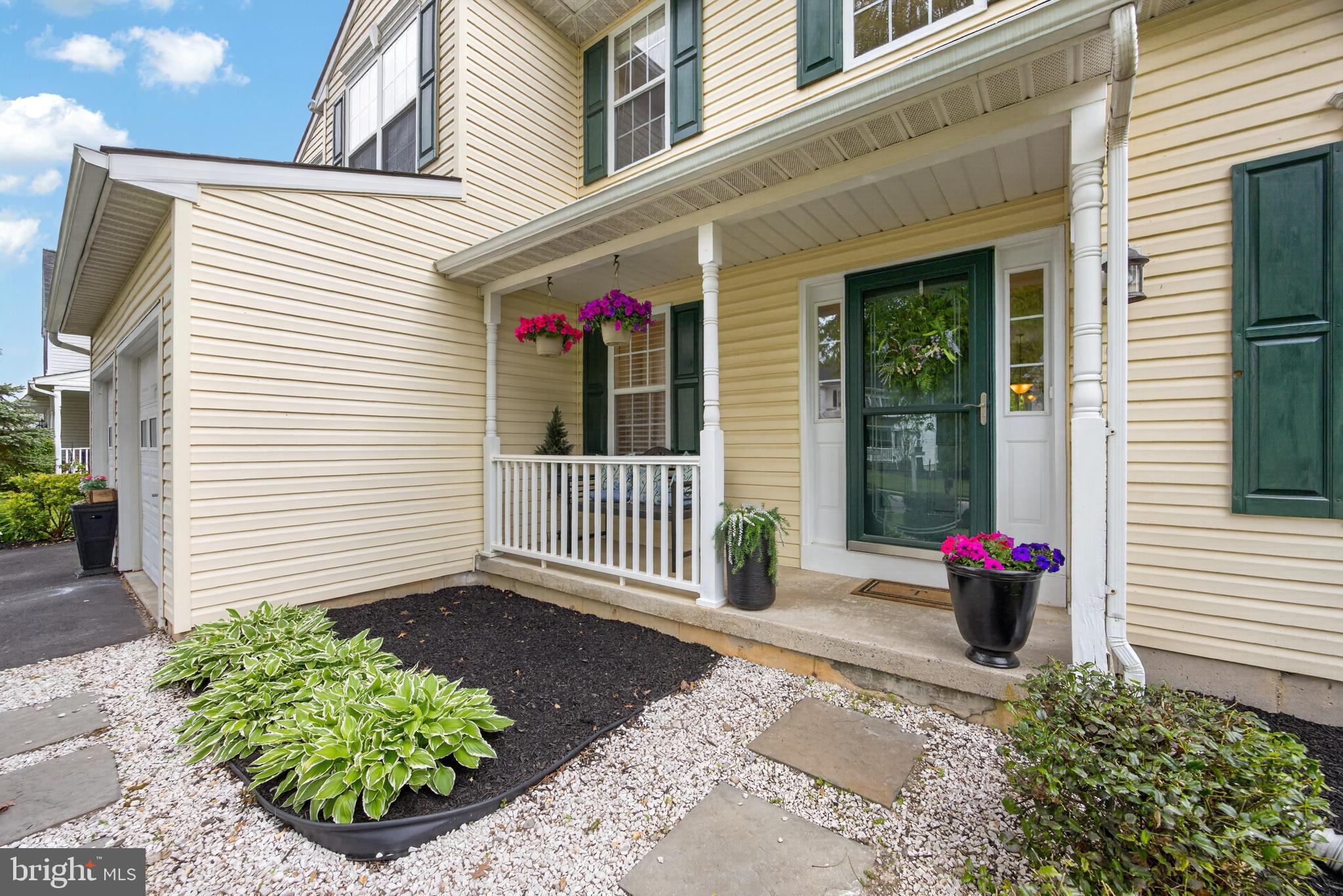 25 N DANBURY CIRCLE