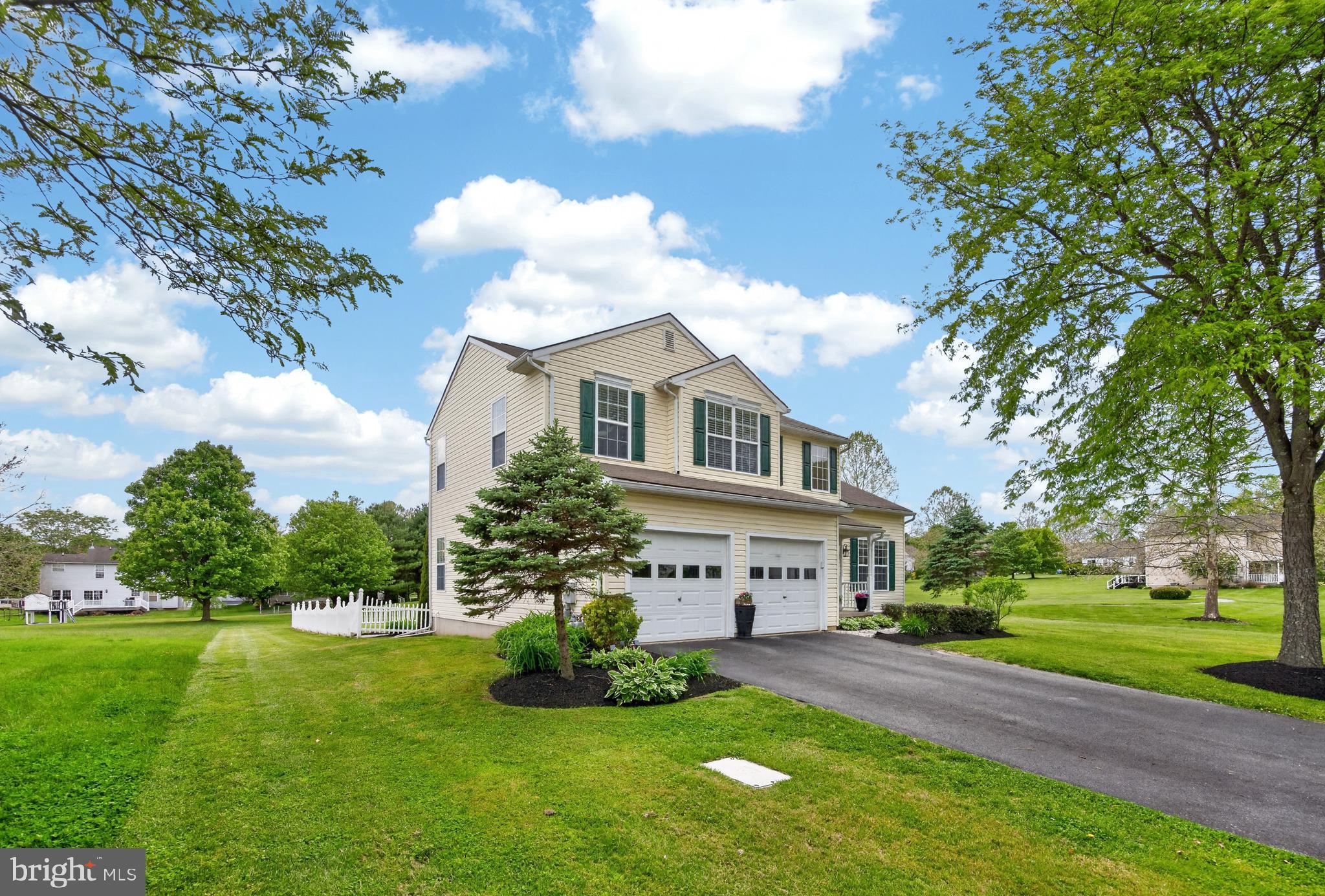 25 N DANBURY CIRCLE