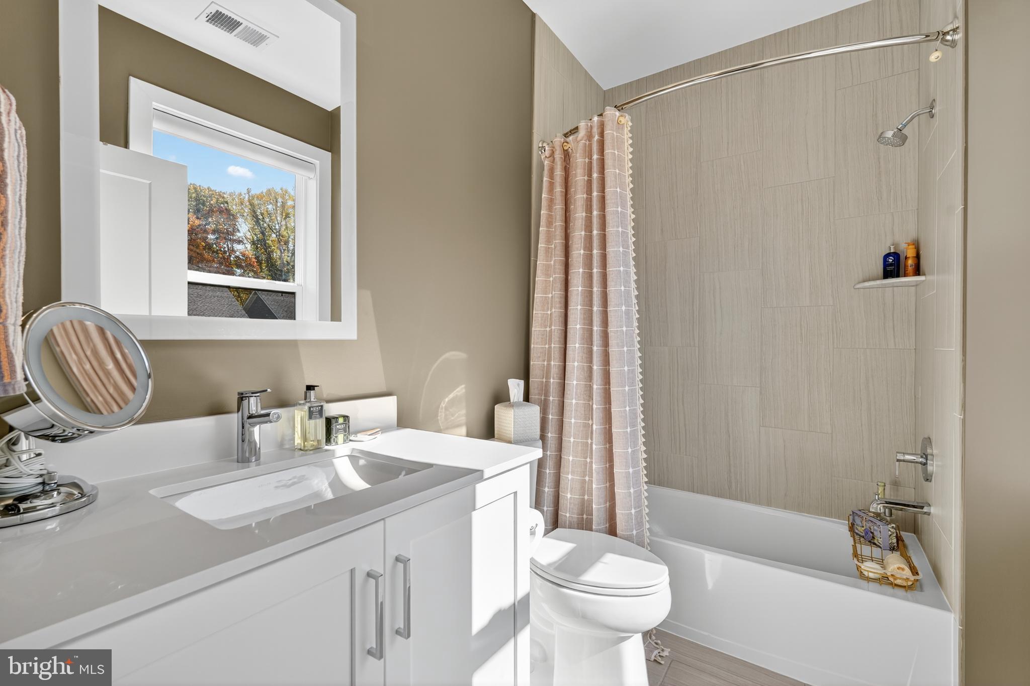 TOWER OAKS - Residential