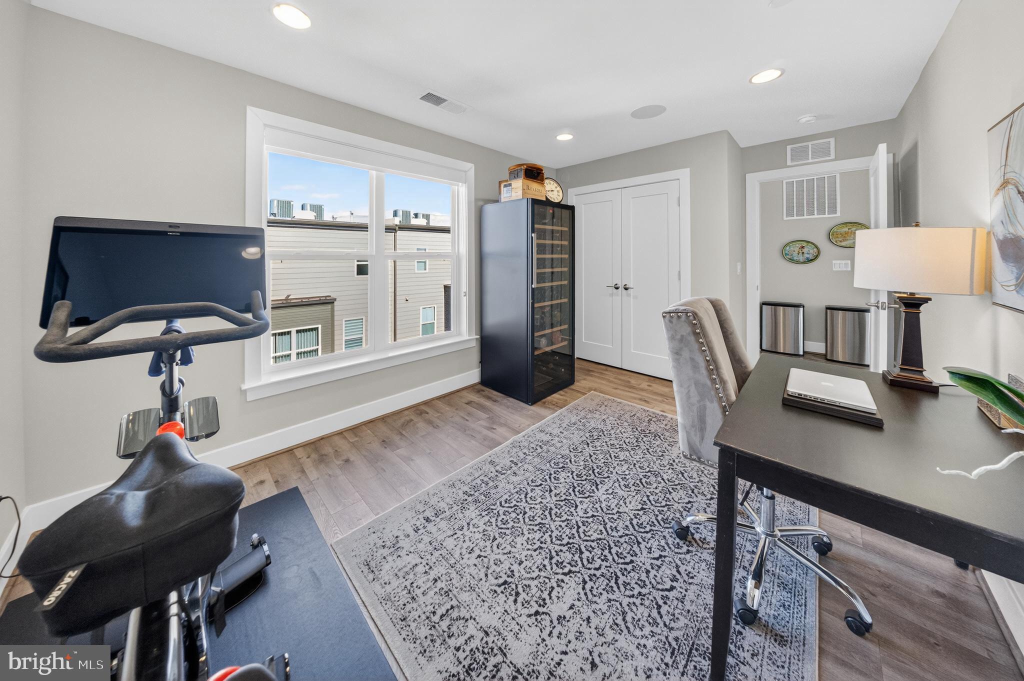 TOWER OAKS - Residential