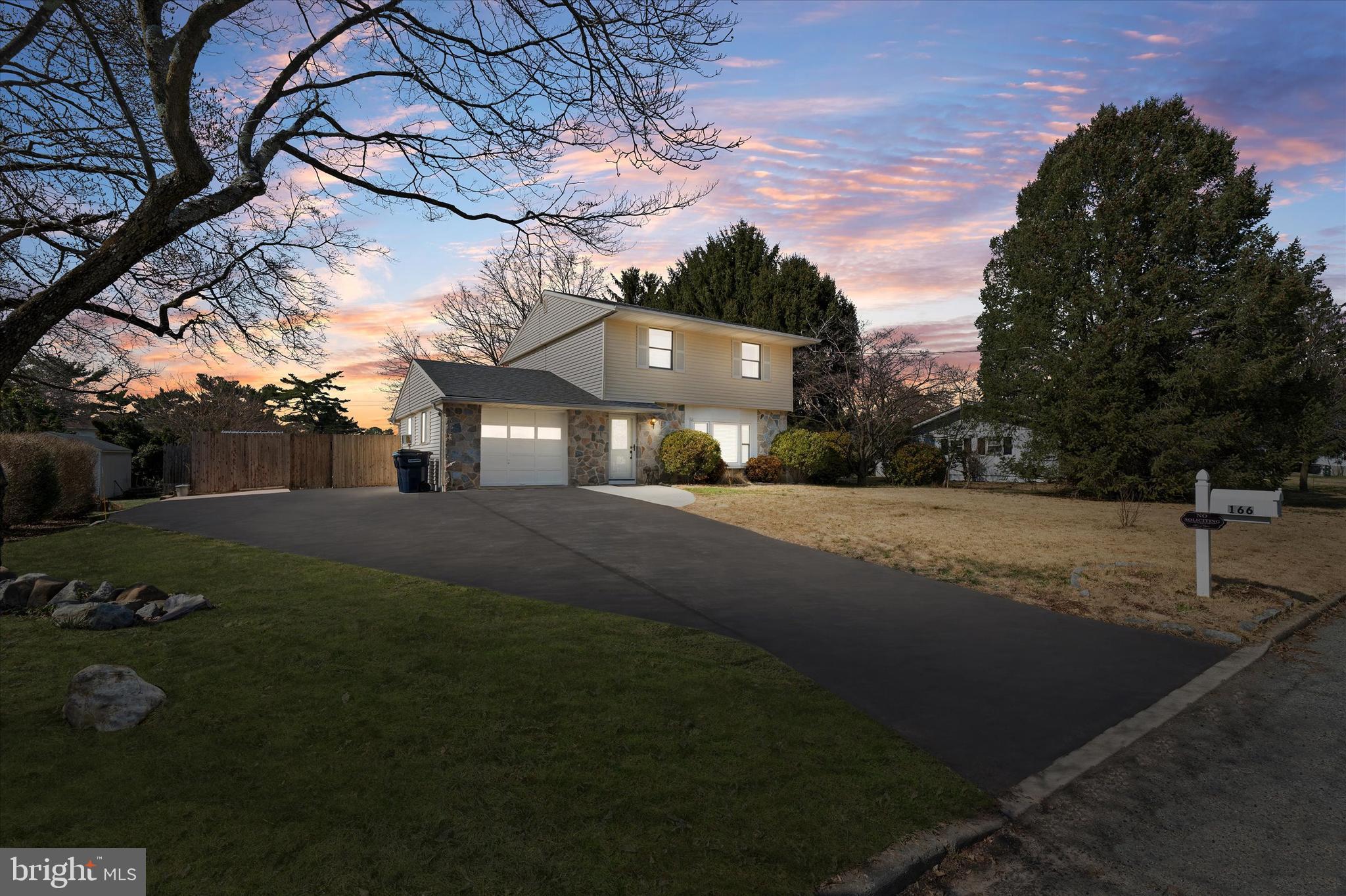 SUNNYSIDE ACRES - Residential