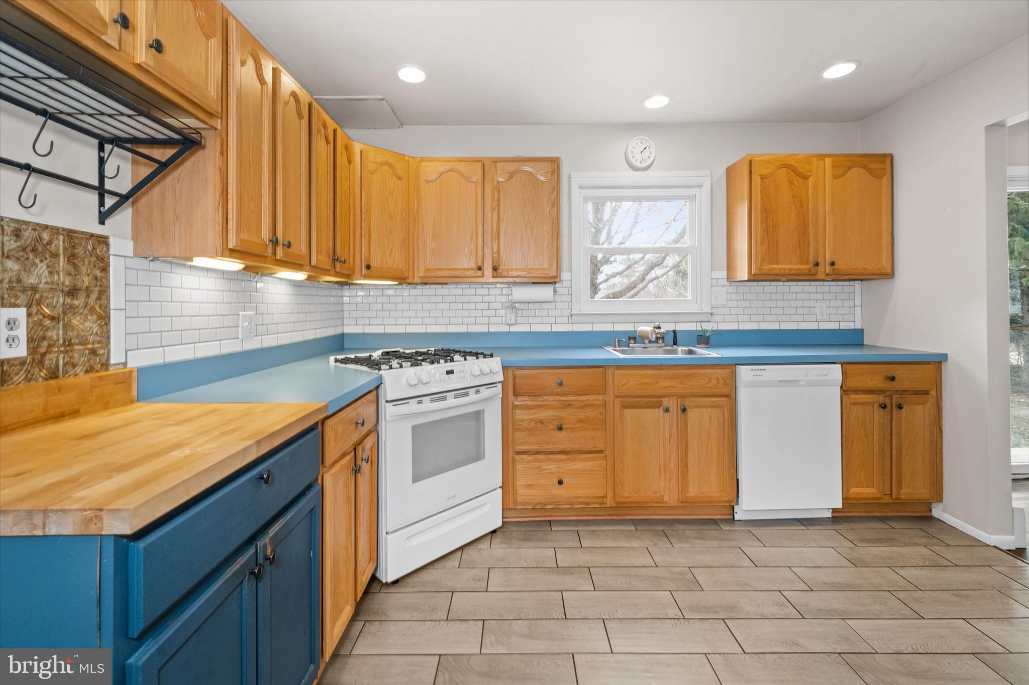 SUNNYSIDE ACRES - Residential