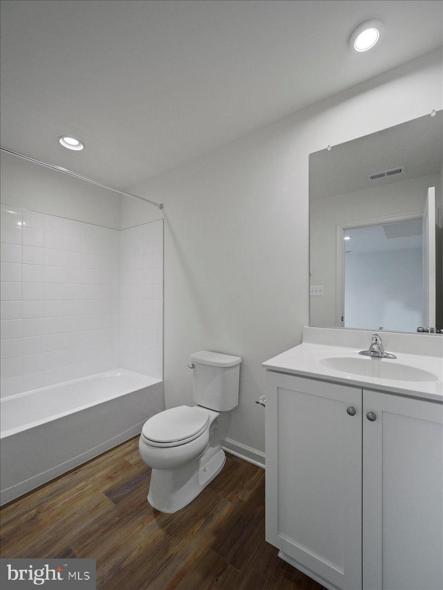 OVERLOOK AT RIVERSIDE TOWNHOMES - Residential Lease