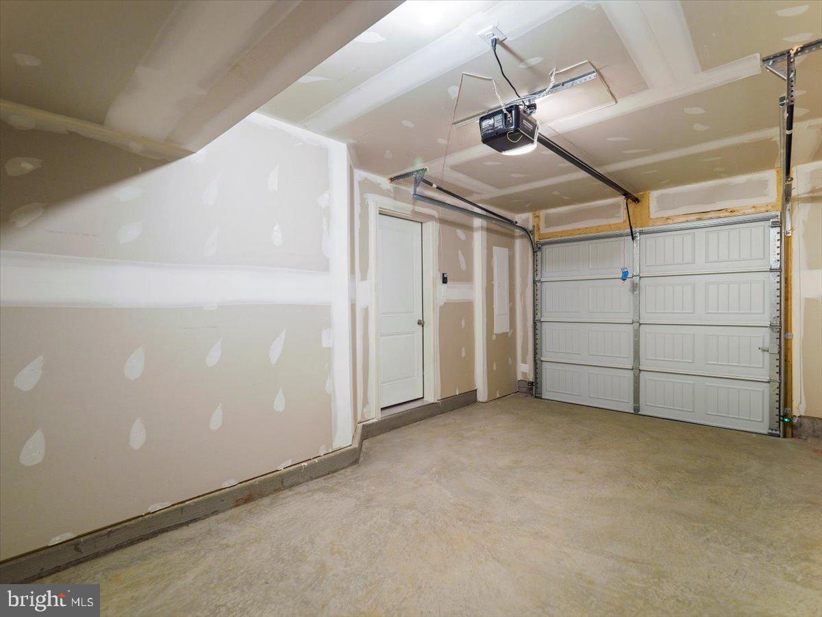 OVERLOOK AT RIVERSIDE TOWNHOMES - Residential Lease