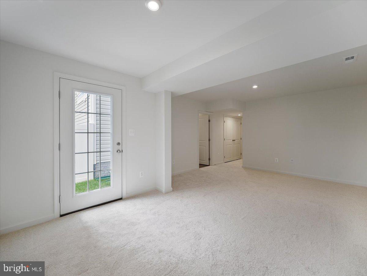 OVERLOOK AT RIVERSIDE TOWNHOMES - Residential Lease