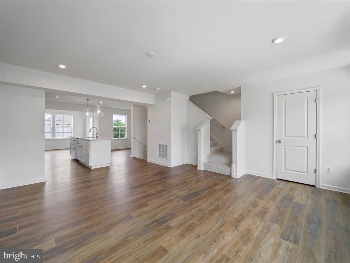 OVERLOOK AT RIVERSIDE TOWNHOMES - Residential Lease