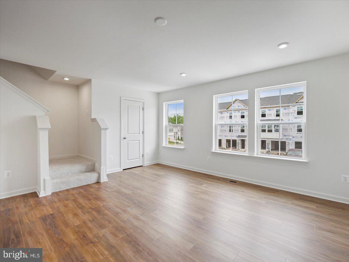 OVERLOOK AT RIVERSIDE TOWNHOMES - Residential Lease