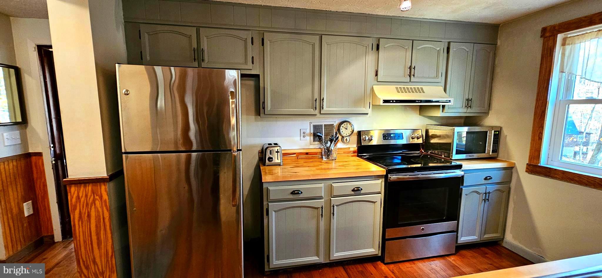 COOLFONT MOUNTAINSIDE - Residential Lease