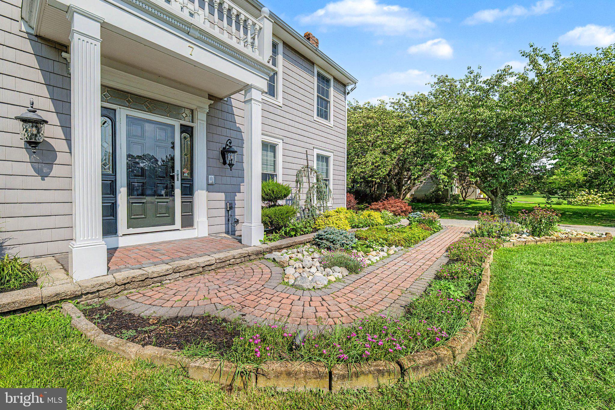 7 HERITAGE DRIVE