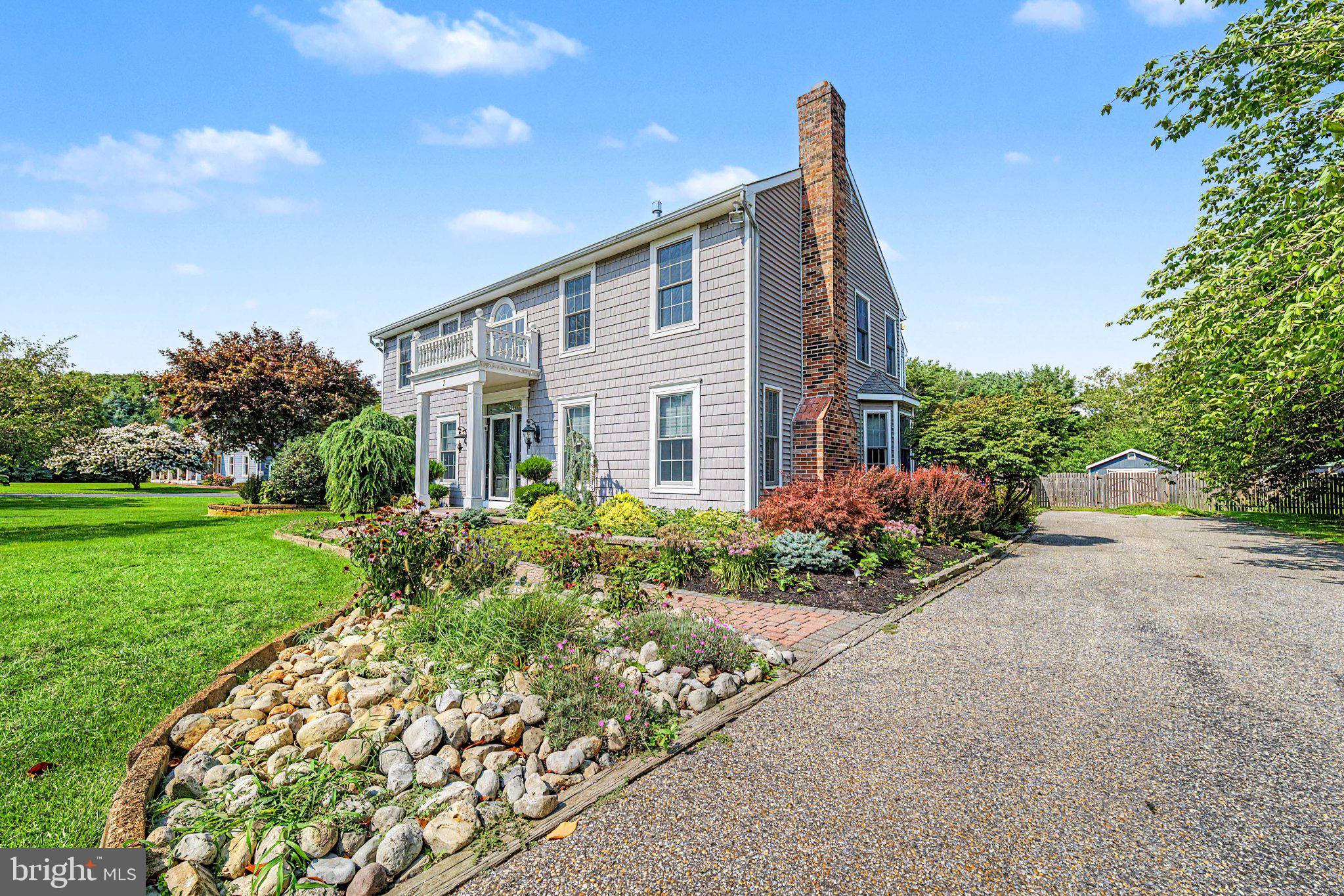 7 HERITAGE DRIVE