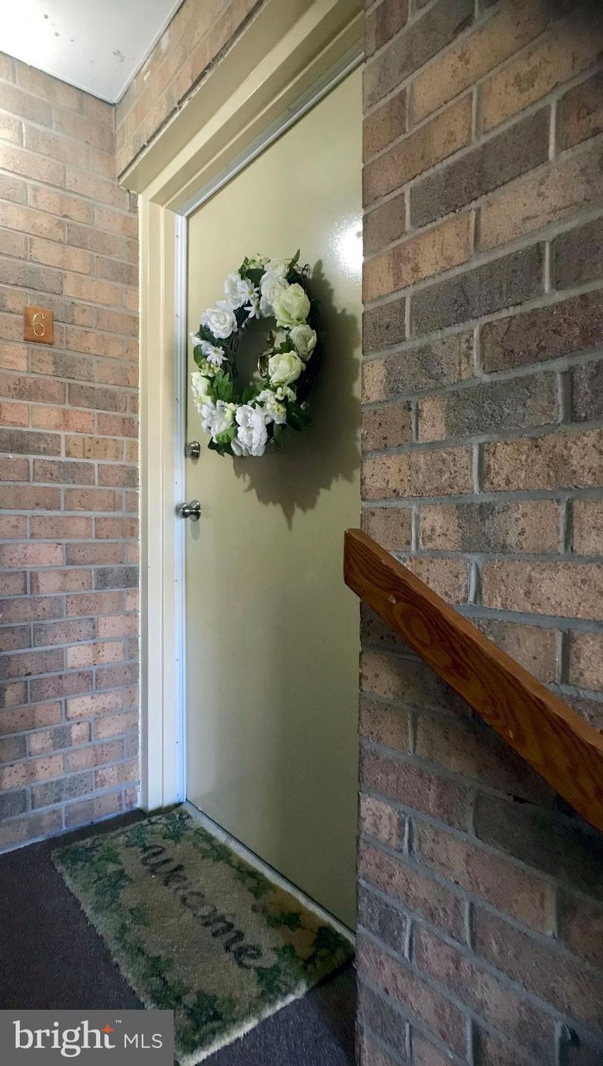 Spacious top level condo.  Large master bed room and a den. Recently renovated kitchen and bath.  Newer stackable W/D, open floor plan and much more.  Condo fee includes ALL UTILITIES!  Gas, Water, Electricity, pool and trash!  Close to shopping centers, entertainment and restaurants.  Shows well, don't miss out!