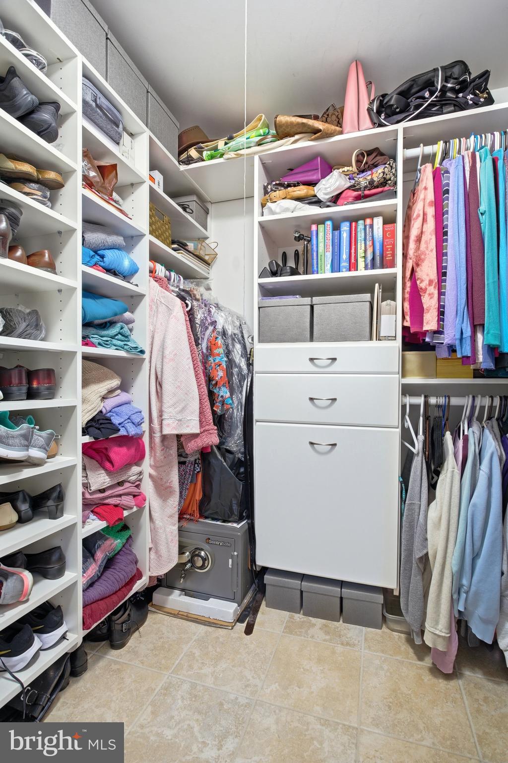 LONGWOOD KNOLLS - Residential