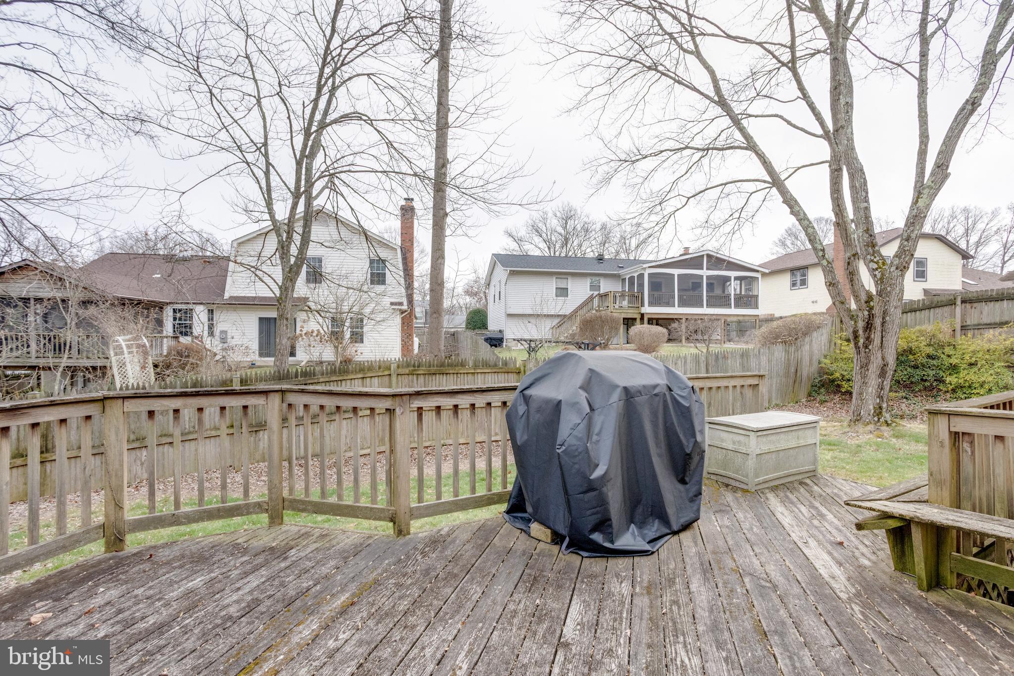 LONGWOOD KNOLLS - Residential