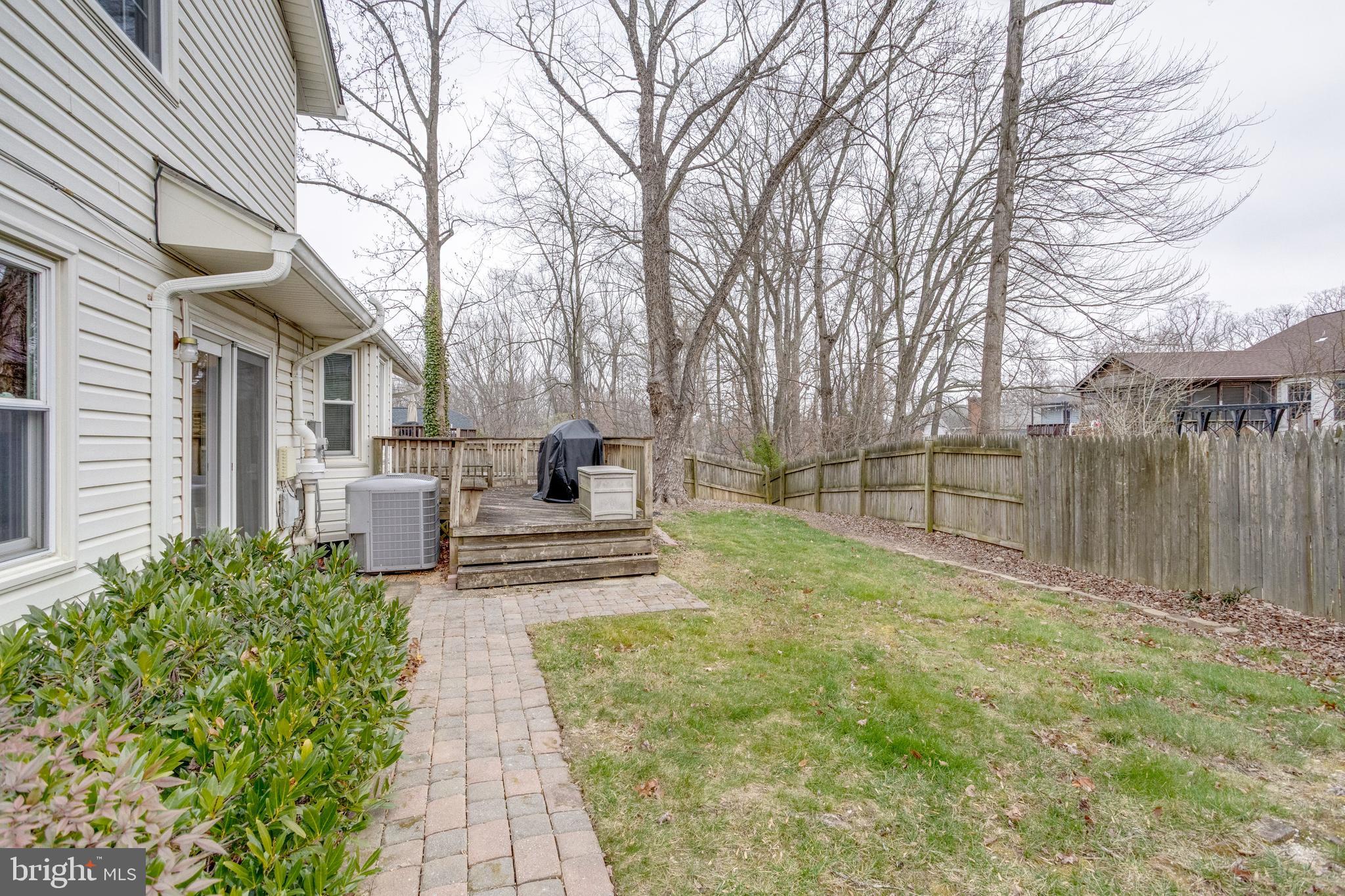 LONGWOOD KNOLLS - Residential