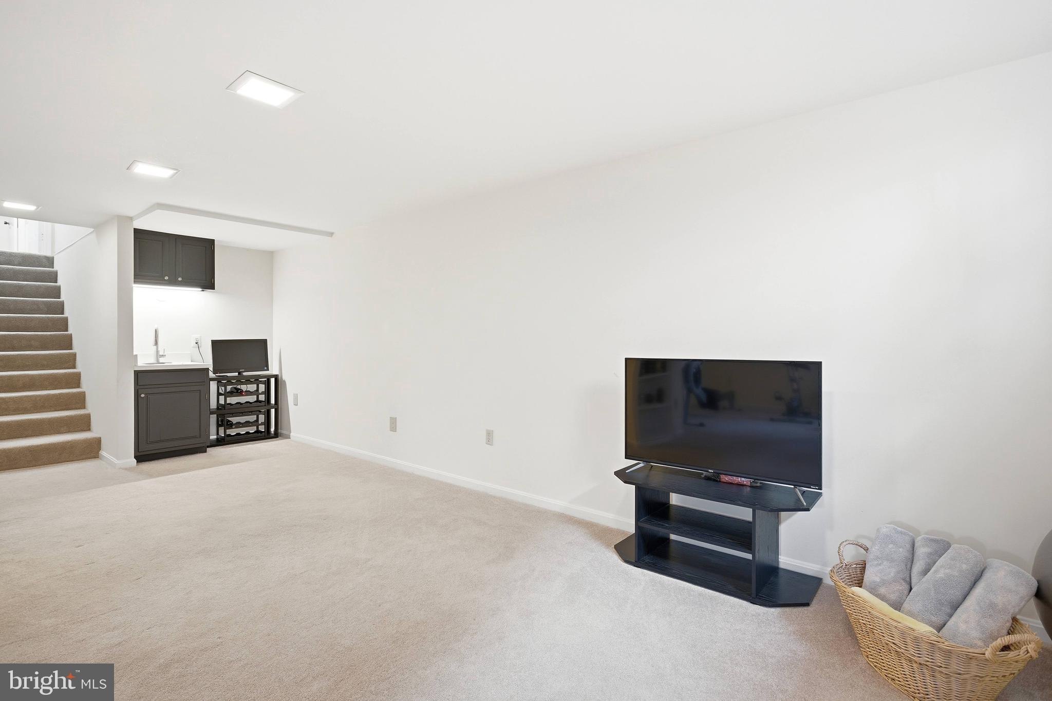 LONGWOOD KNOLLS - Residential