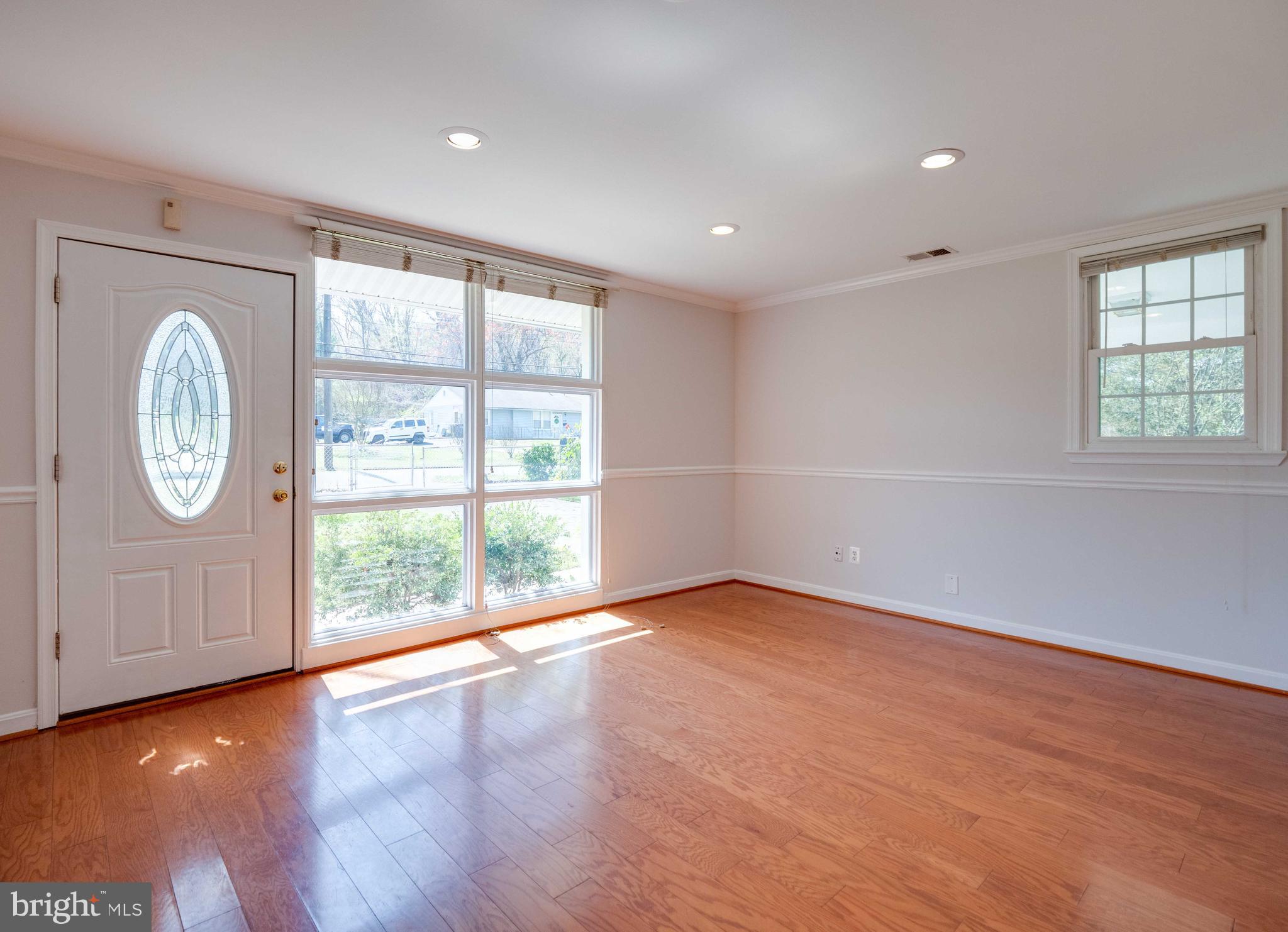 BURGUNDY MANOR - Residential