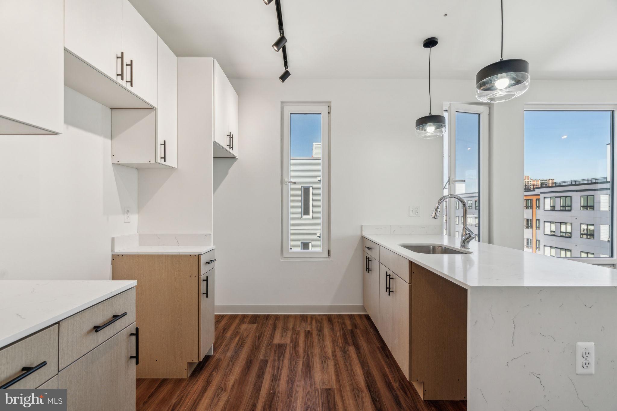 UNIVERSITY CITY - Residential Lease