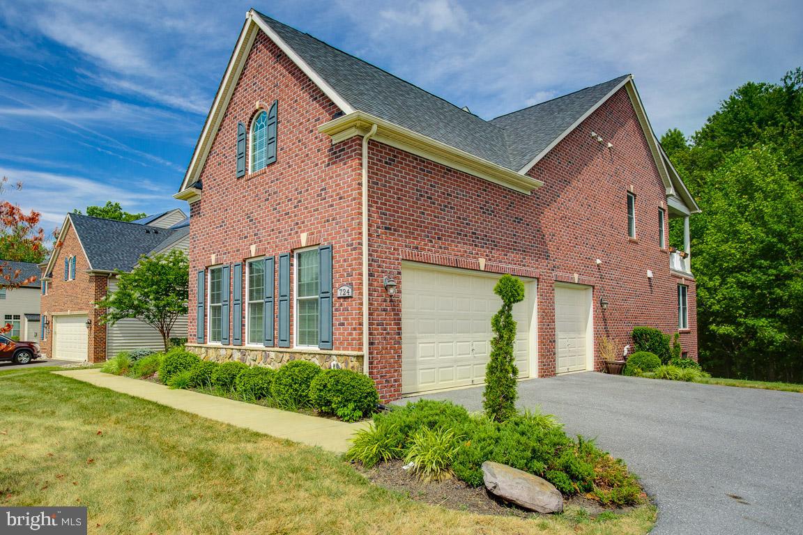 OAK CREEK - Residential