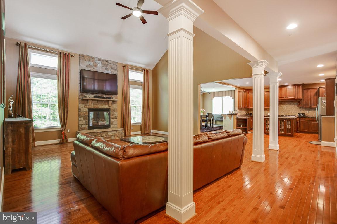 OAK CREEK - Residential