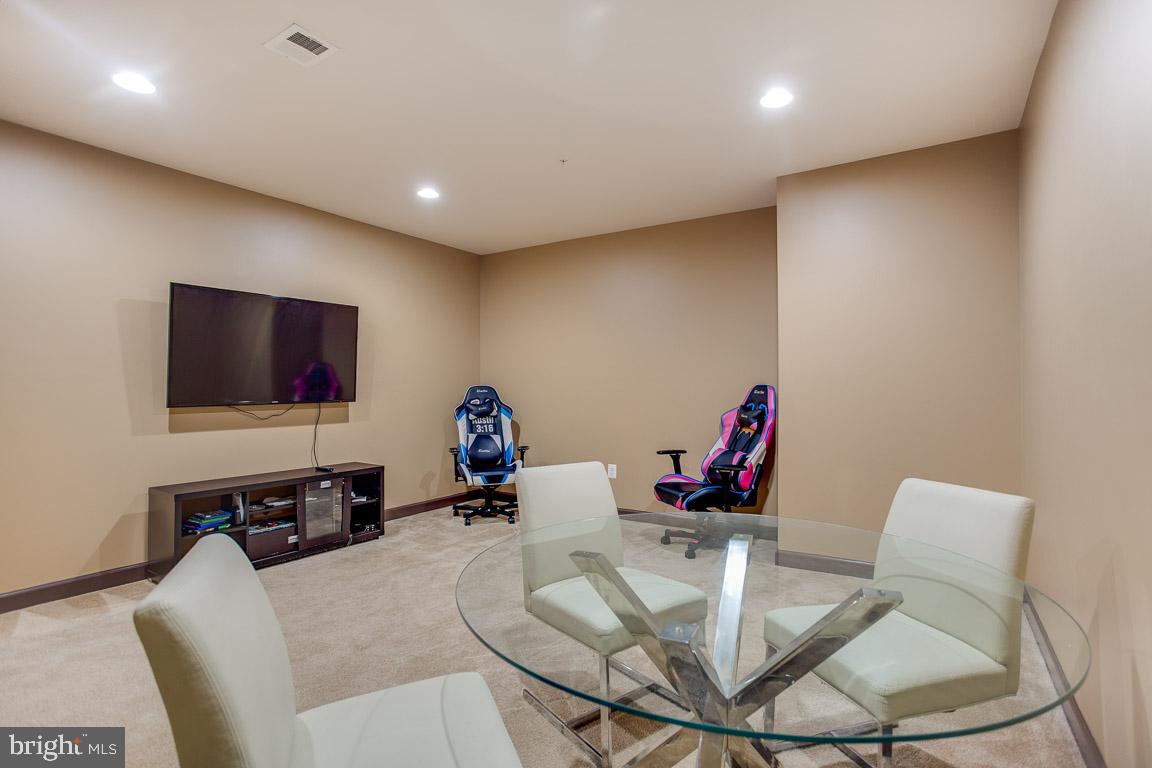 OAK CREEK - Residential