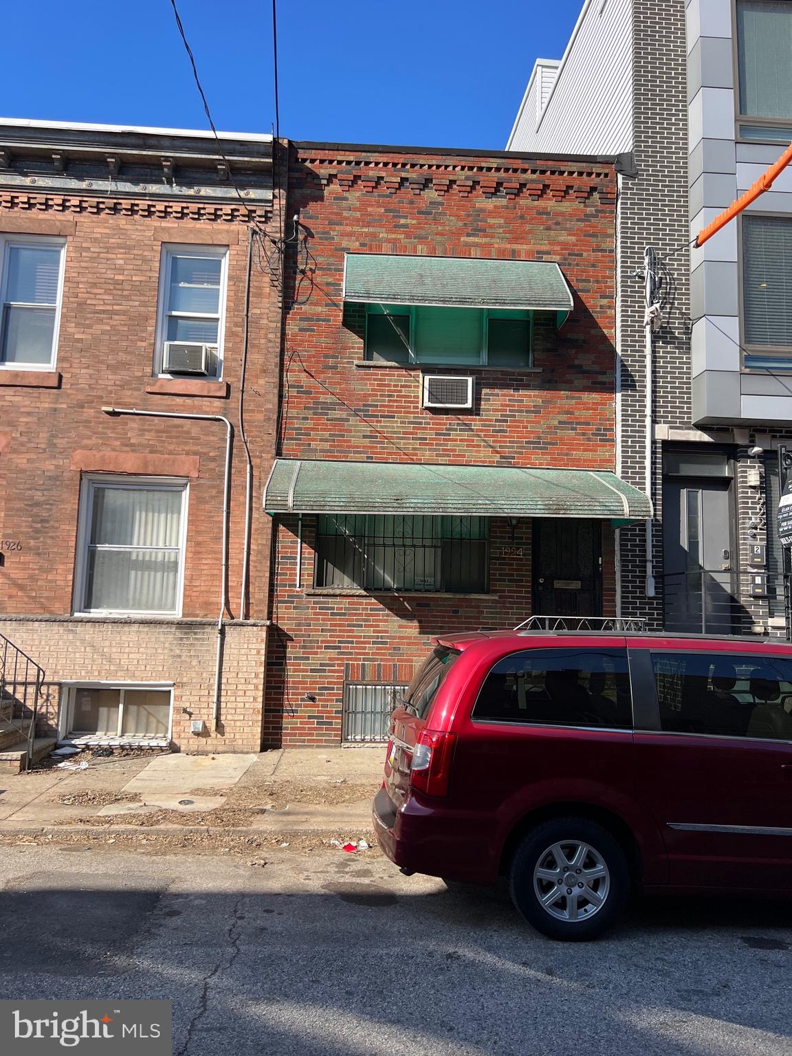 WELL KEPT HOME, MOVE-IN CONDITION.