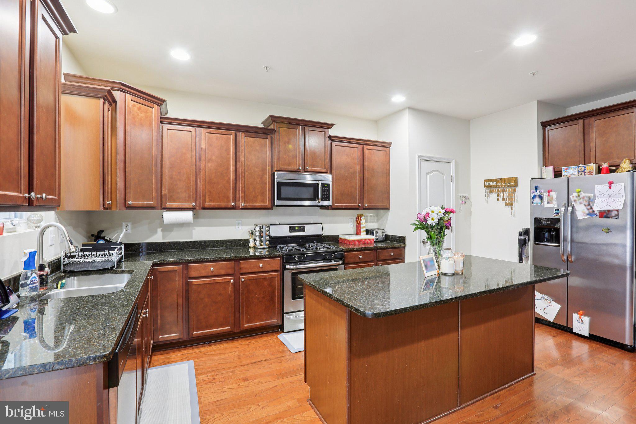 7512 GOLDFINCH COURT