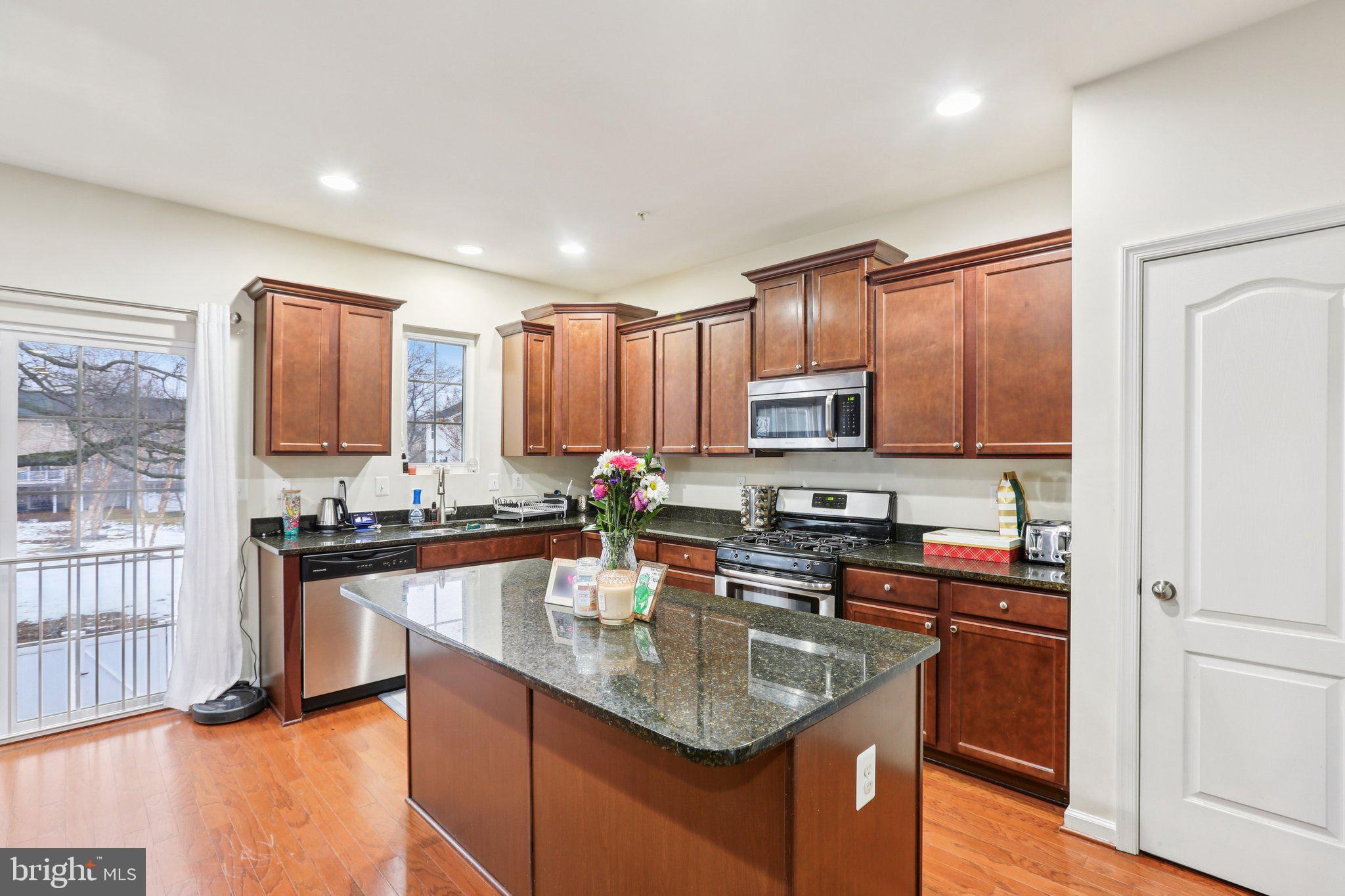 7512 GOLDFINCH COURT