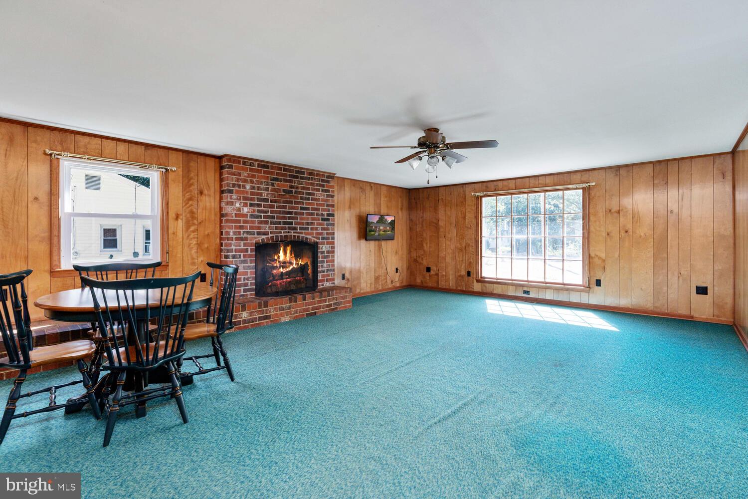 HOLLY OAKS - Residential