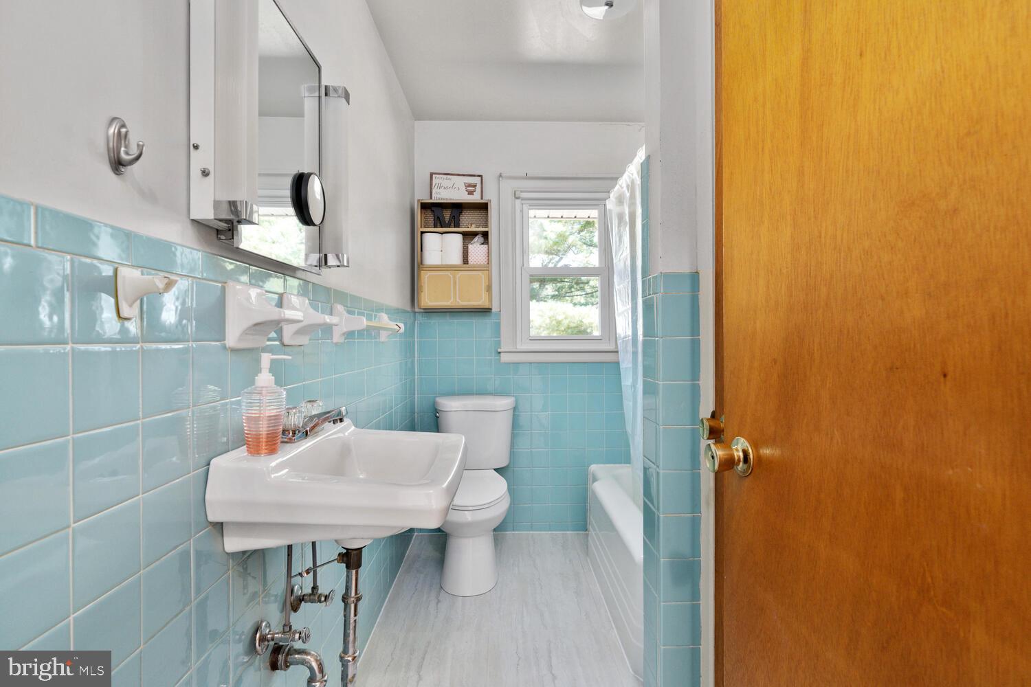 HOLLY OAKS - Residential