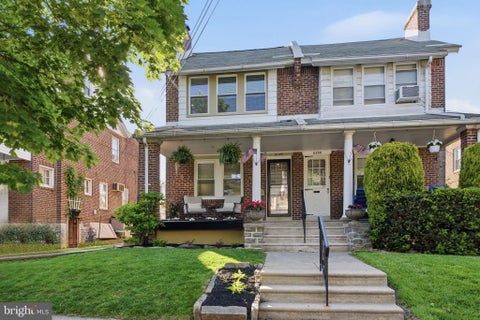 Townhouse For Sale - 8128 Hennig Street<br/> PHILADELPHIA, PA 19111