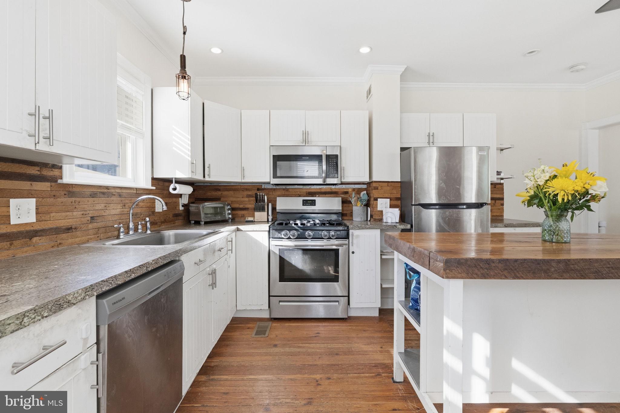 FOX CHASE - Residential
