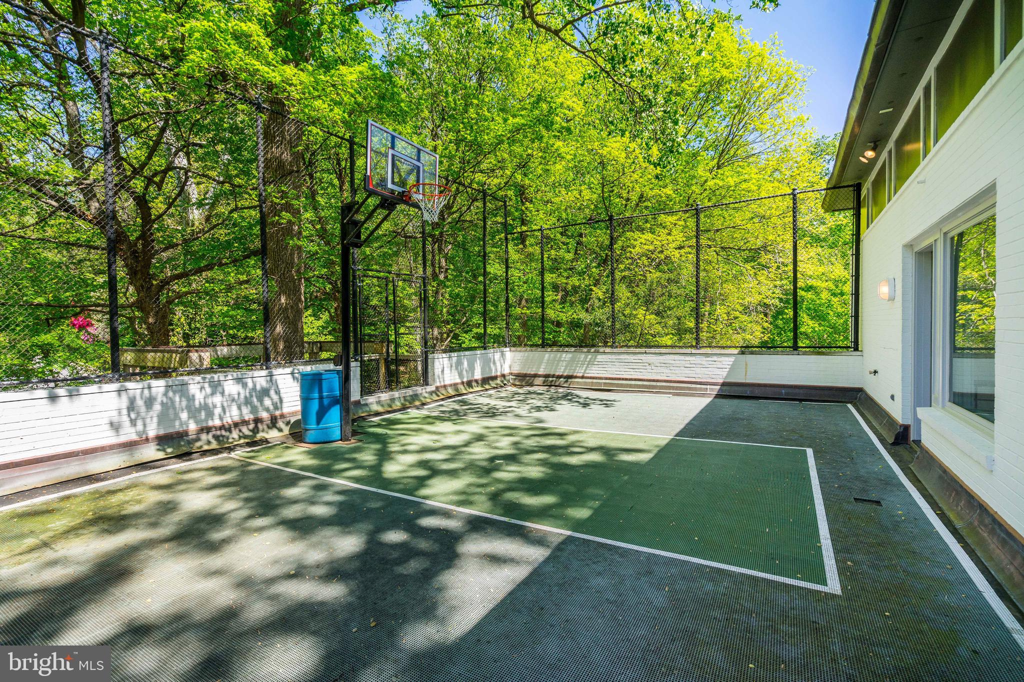 FOREST HILLS - Residential