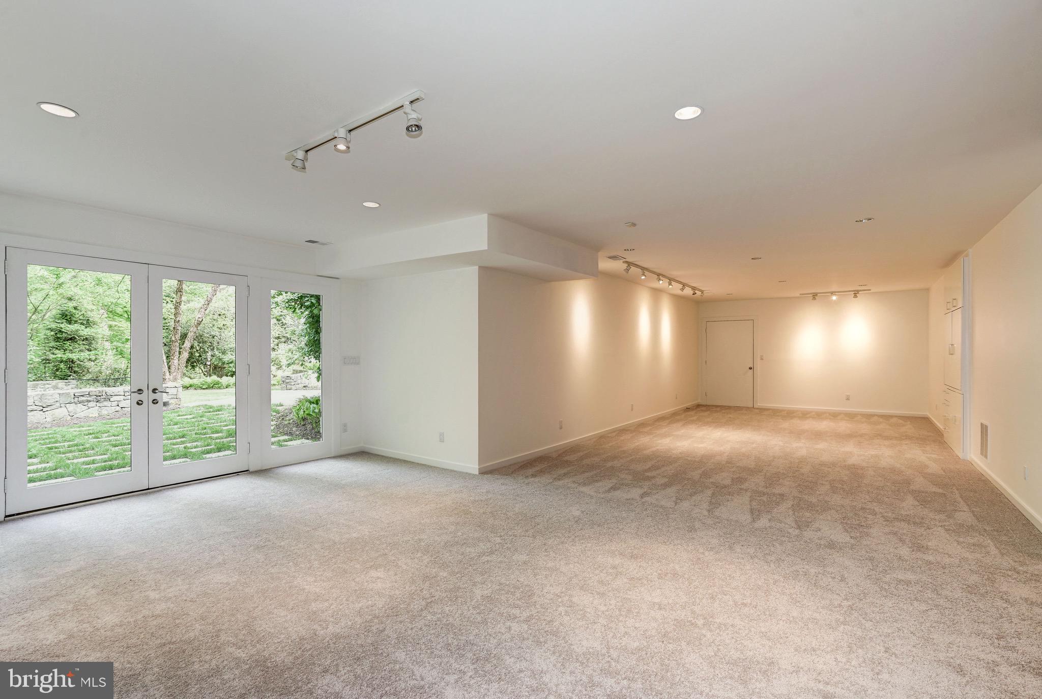 FOREST HILLS - Residential