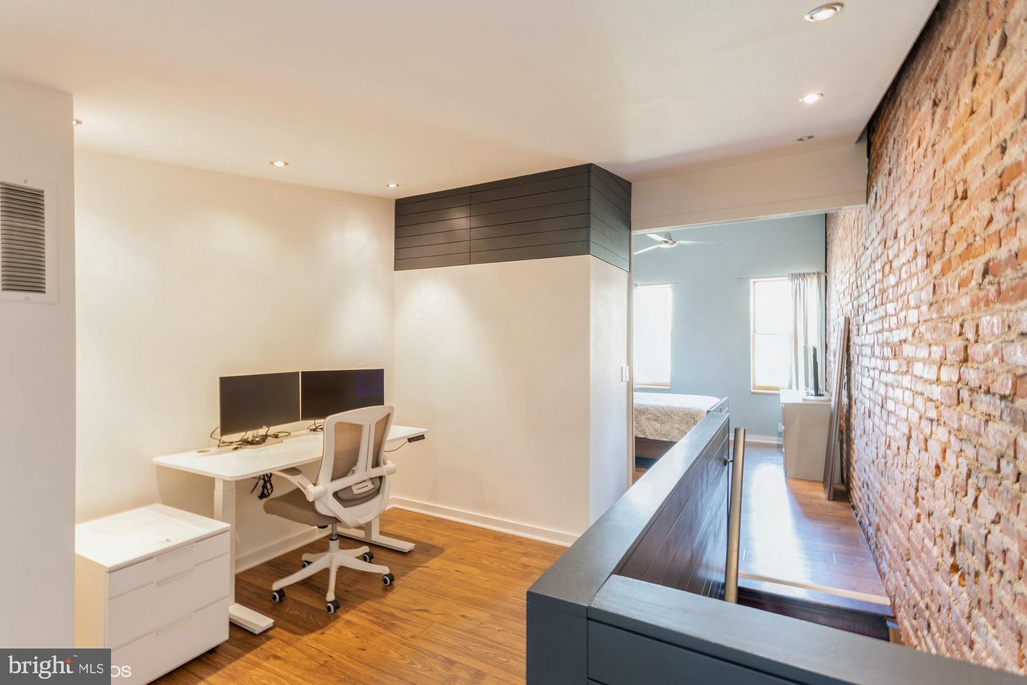 LOCUST POINT - Residential