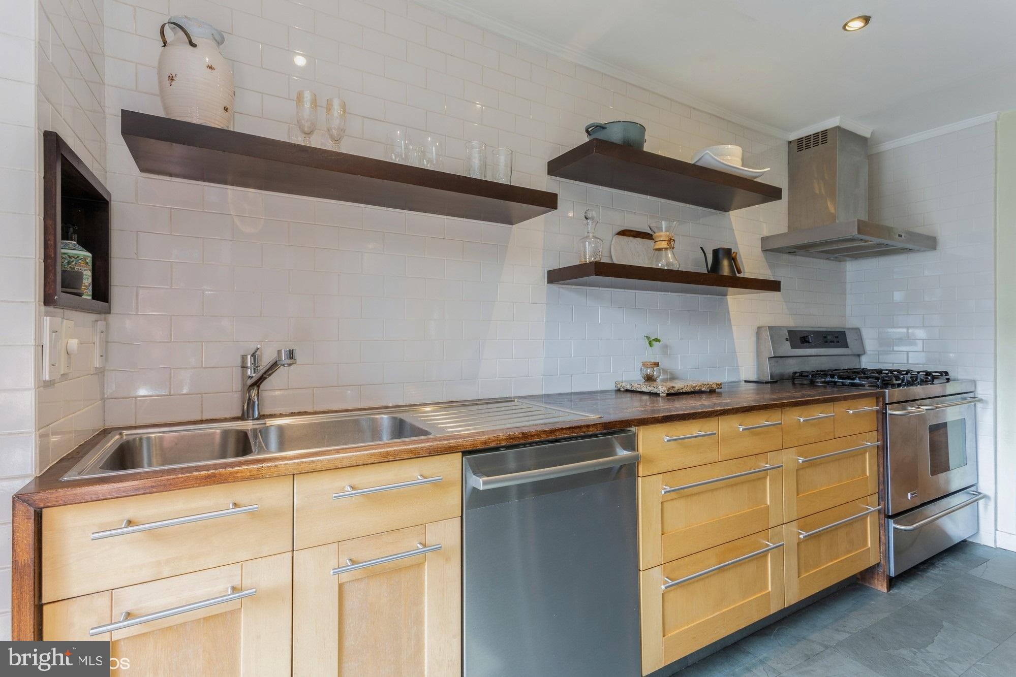 LOCUST POINT - Residential