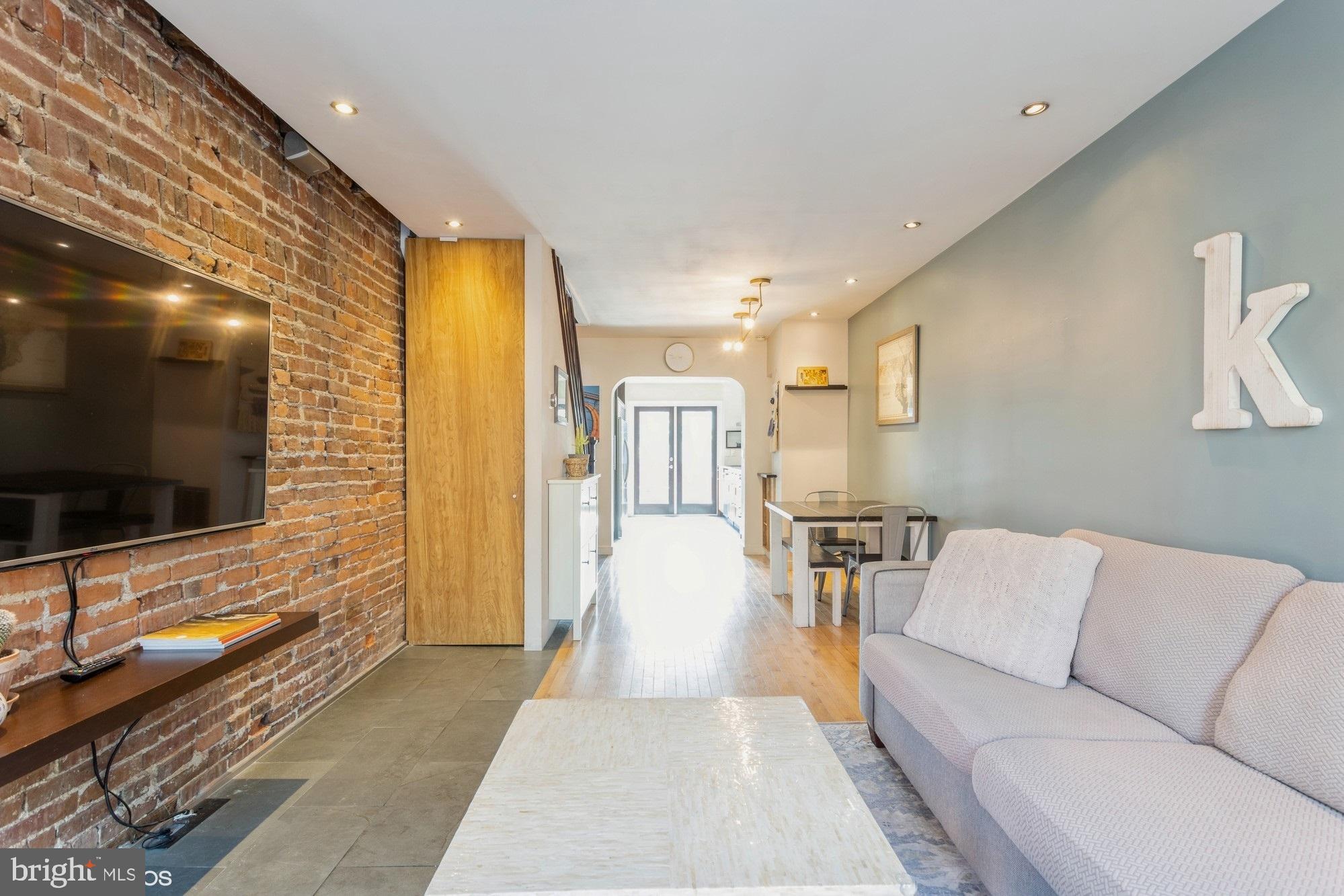 LOCUST POINT - Residential