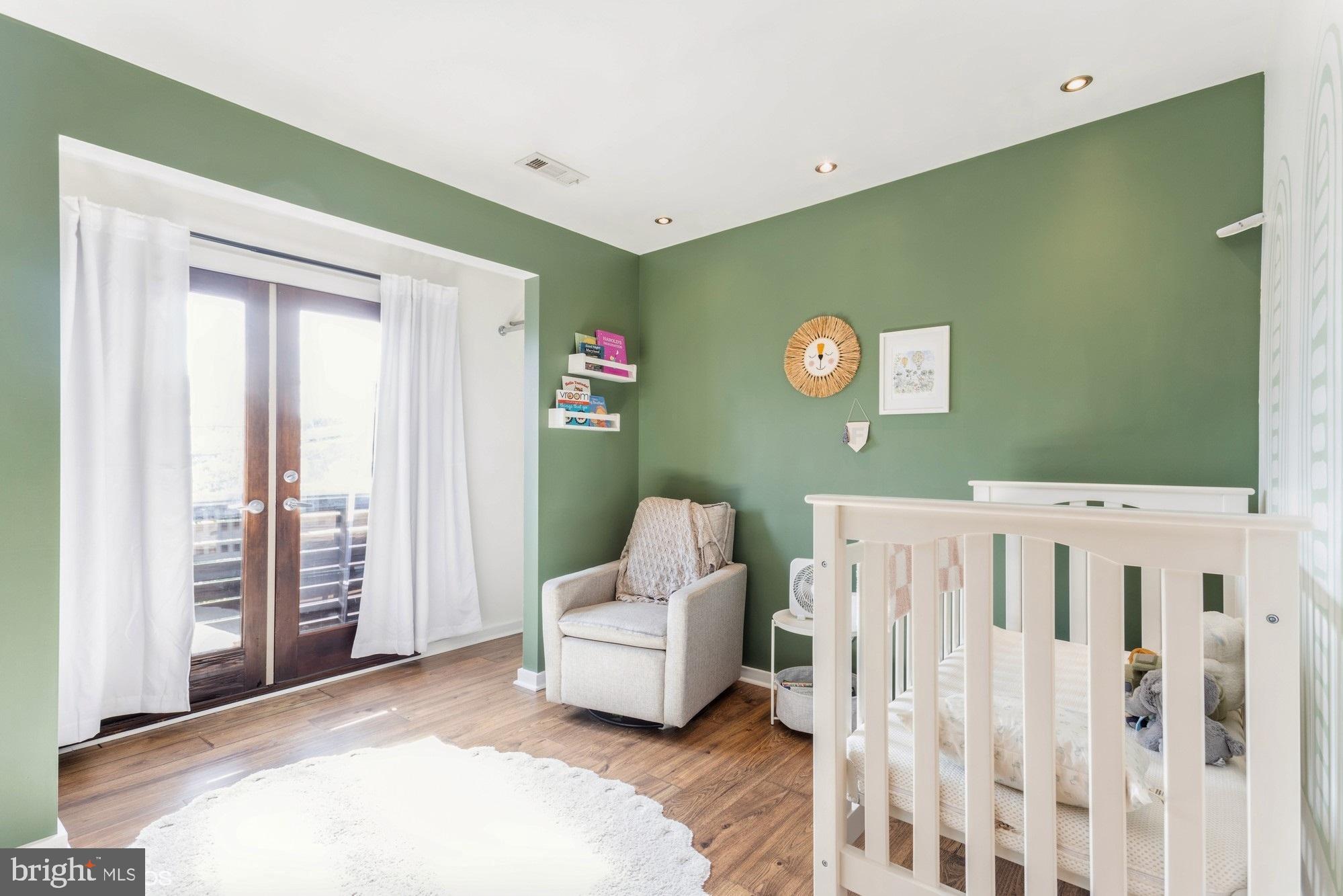 LOCUST POINT - Residential