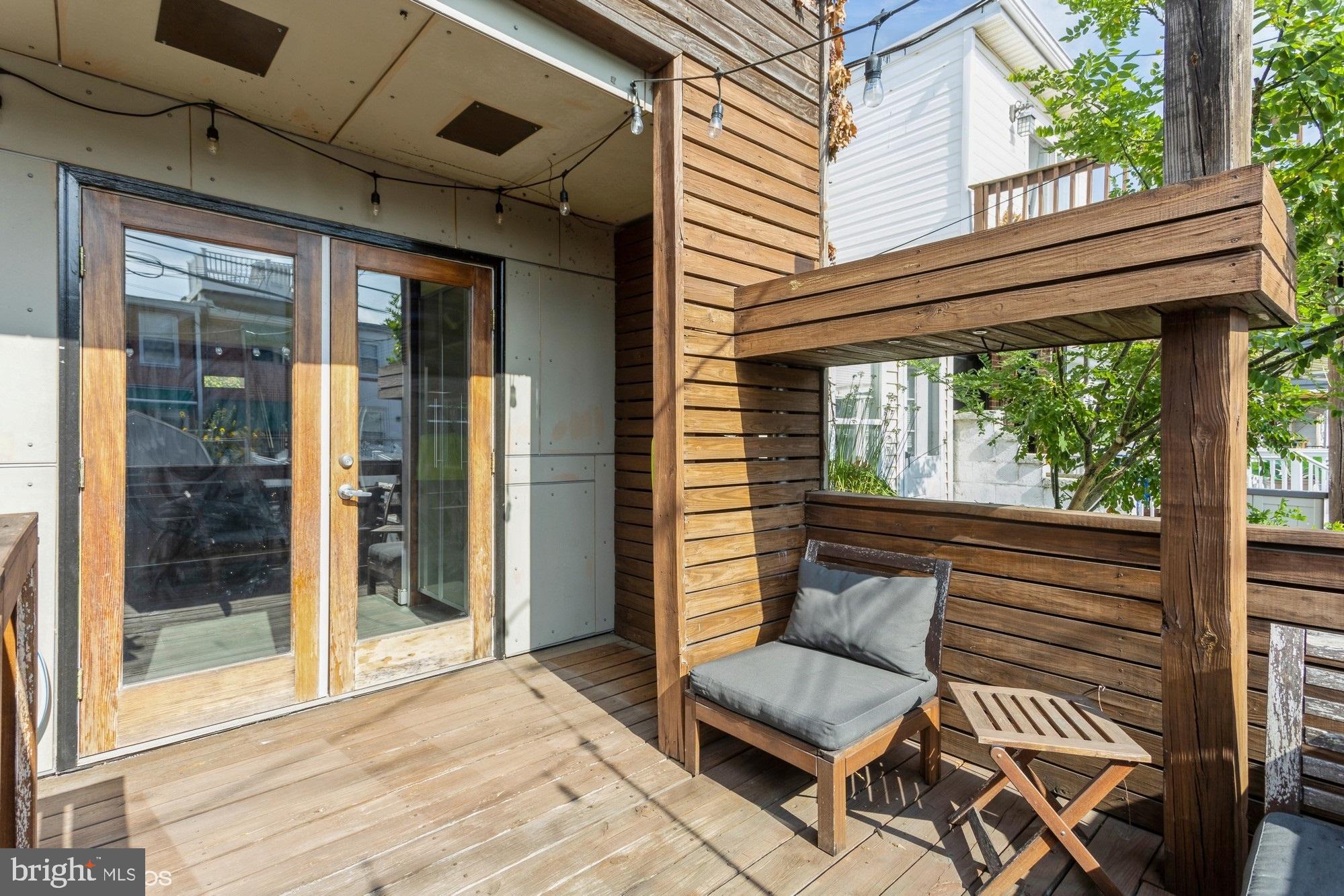 LOCUST POINT - Residential