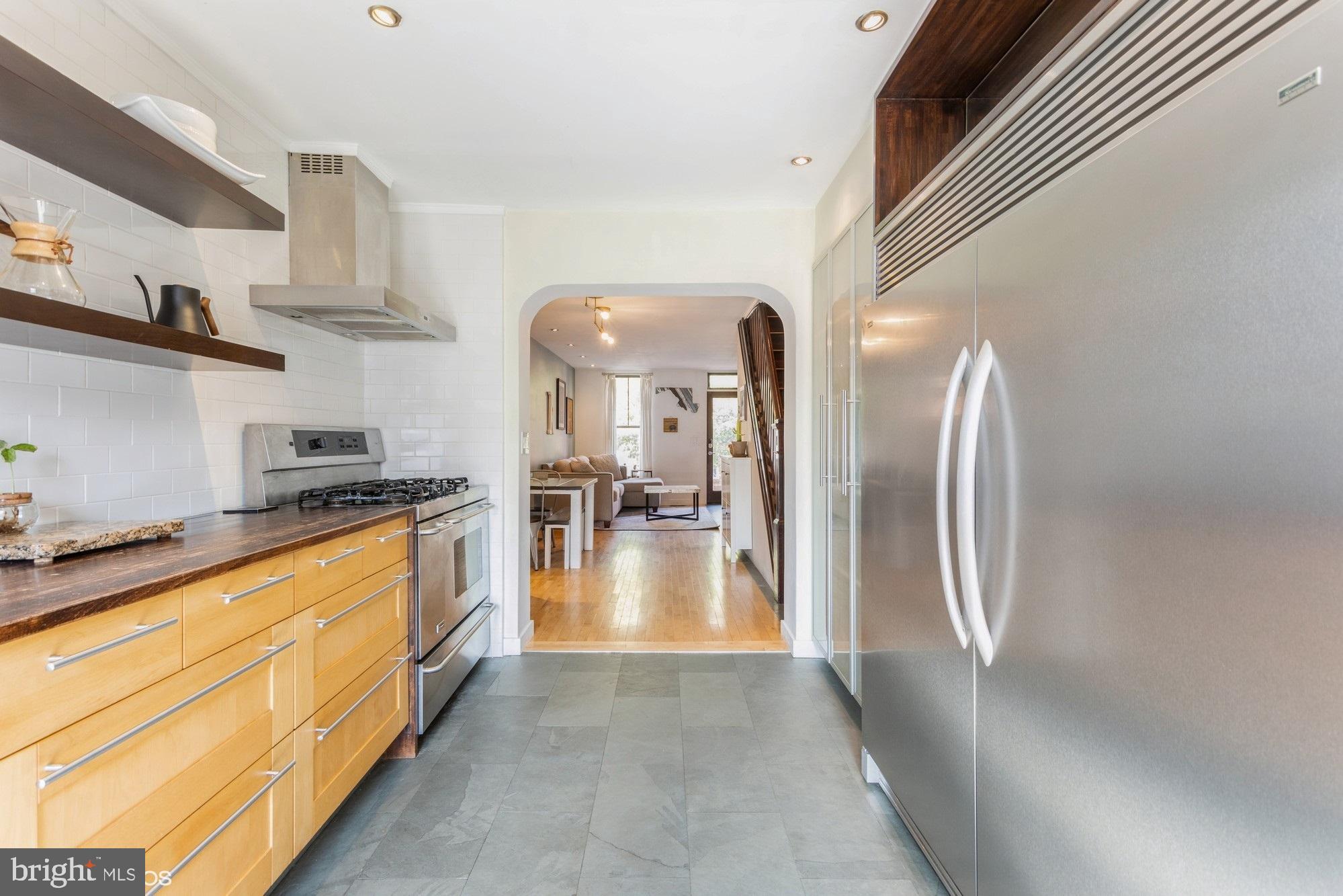 LOCUST POINT - Residential