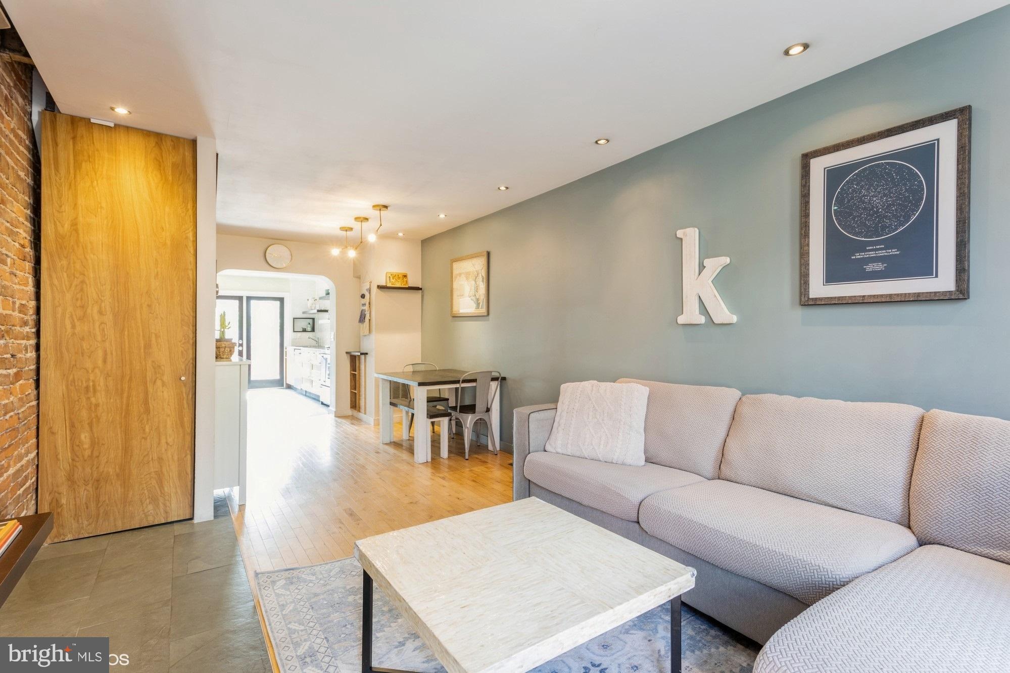 LOCUST POINT - Residential